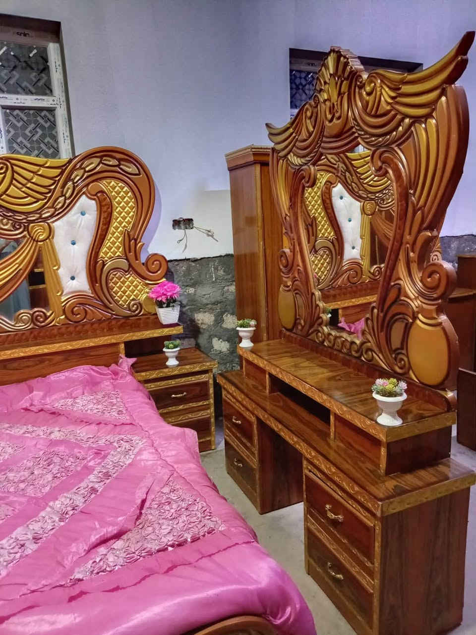 غرفة نوم للبيع صاج عراقي داخل خارج الغرفة نظيفة بمعنى الكلام السعر ٨٠٠ وبيها مجال العنوان قضاء الرمانة للاتصال ***********
