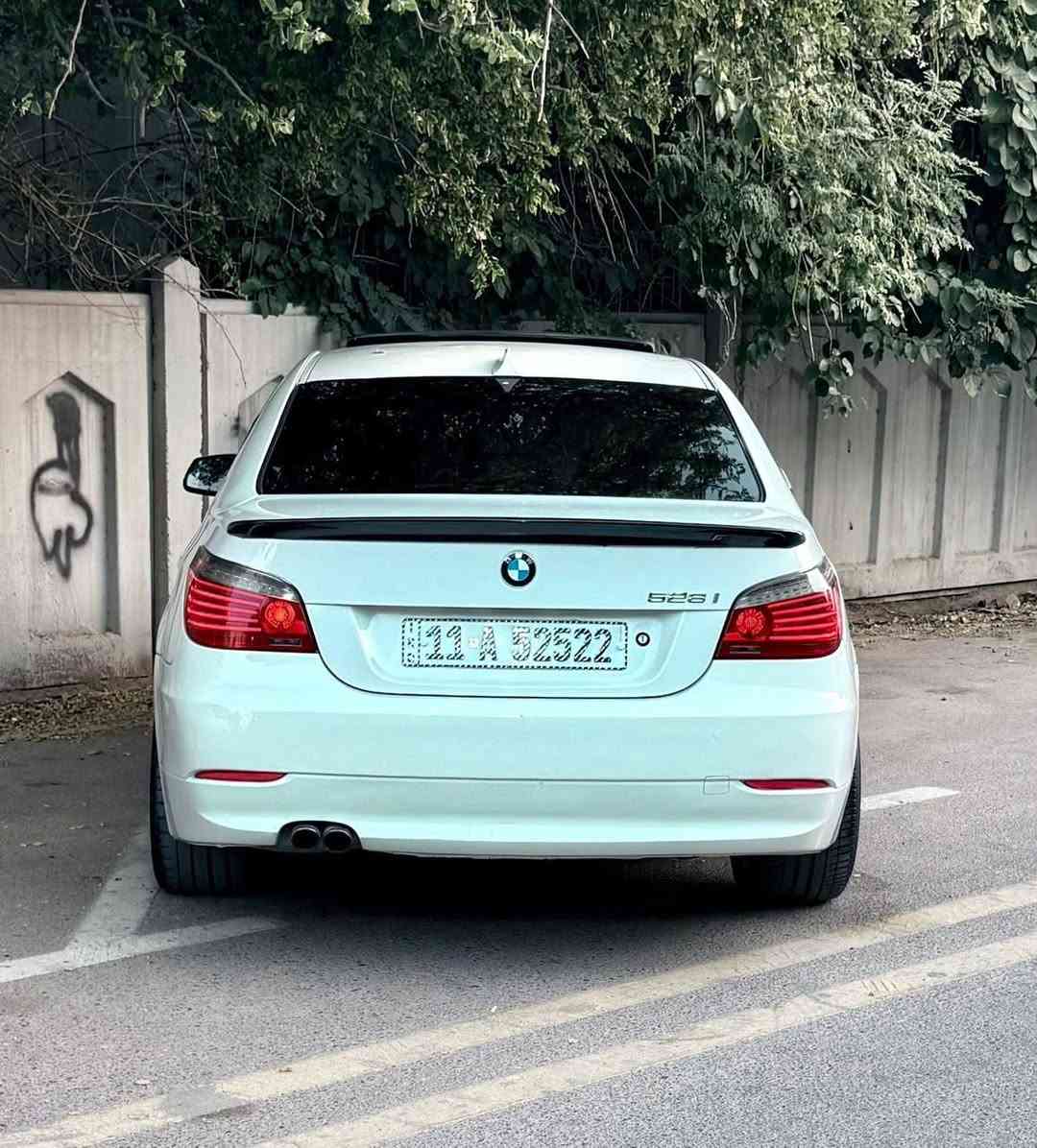 السلام عليكم BMW 528 ALPINWEISS موديل 2010 للبيع 6سلندر بيه صفحه صبغ فول مواصفات 1/1 ويل 19  تبريد شغال ثلج السعر 139 ورقه المكان بغداد السيديه رقم الهاتف ***********
