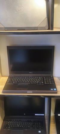 حاسبات قاعة للبيع  نوع الحاسبات لابتوب من نوع dell و hp  10 قطع  مواصف...