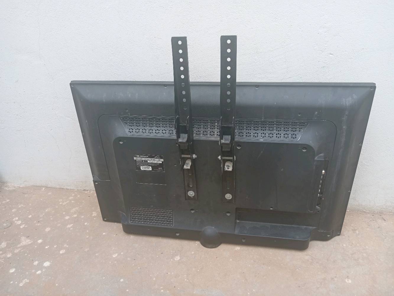 تلفاز جديد • كسر بسيط • منافذ HDMI VGA