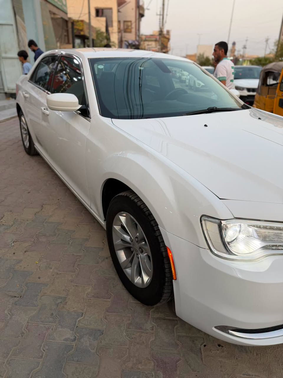 #كوبارت_ميسان_الاقدم_في_ميسان 

كلايسلر 300 /  2016 لمتدد فول عدى الفتحه 

مرقم ميسان حره باسمي دخول جديد ضباط 

حادث / جاملغ وبنيد مصبوغ من امريكا 

ماشيه / 51 الف بعدهي كارتون 

جديده جدا 
#للاستفسار__ ***********
