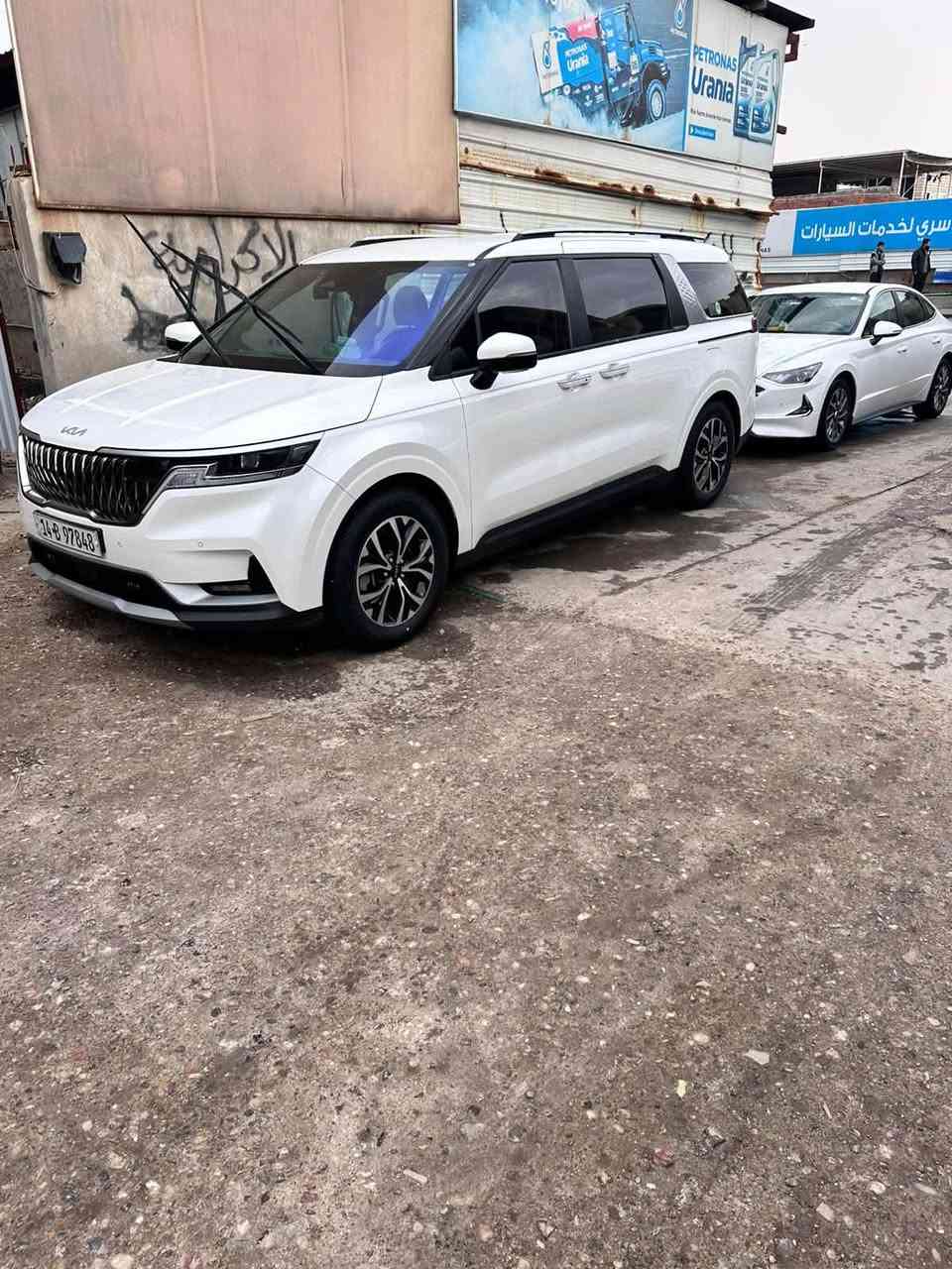 كيا كرنفال 2023.وارد كوري
بانزين فقط بيها 3 قطع صبغ 

بدون تبديل ماشيه 52. استيراد شخصي ويل 18. 

ابيض صدفي 9. راكب. 4 كامرات بيبان كهربائي 

حساس امامي خلفي لد امامي  رقم بصره 

خلقي تحكات شاشة كبيرة الداخل اوف وايت 

سعرها 270. مجال شي بسيط السيارة موجوده بل 

بصرة لامشتغه بخط ولا شي مجرد منن دوام للبيت
 
***********وسام
مكلف بل نشر
