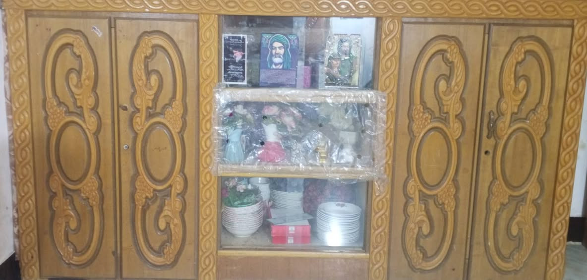 السلام عليكم
بوفيه عدد 2
وحدة طولها مترين ونص 
والثانية طولها متر ونص 
خشب نوعية إصلية قوية 
وشغلها تسگام 
رايديهن اثنينهن 275 
للتواصل ع الرقم ***********

نص مكتوب في الصور:
- ٢٠٢٦/٠٩/٢٣ ٠٤:٣١ م