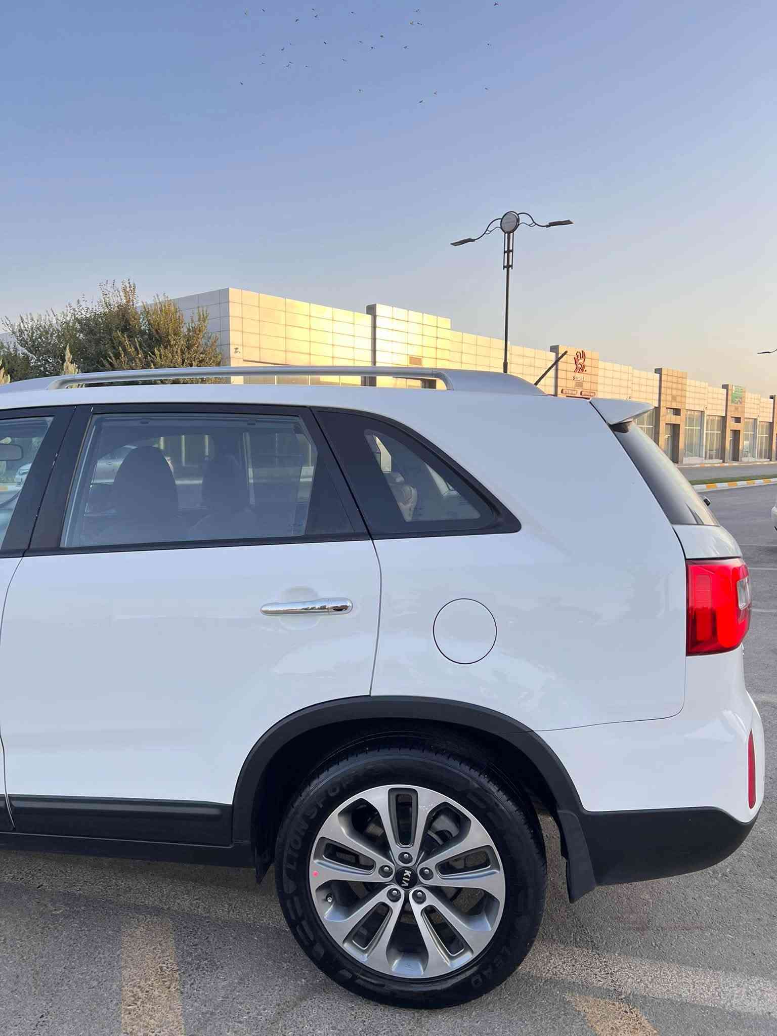 KIA SORENTO- مۆدێل  2015 -
📲 *********** سعر : 168💸 مەجالی تیایە

سەیارەکە زۆر جوانە  
سەیارەکە تەنها پەڵە ساردی  هەیە  بە بێ بۆیاغ  ✈️

مواسەفات   ( ناو زەرد  - کوشن کارەبای  -حاسە  - ڤۆلیۆم   -  تحدید سورعە  - بلاجکتۆر - لید - ویل کرۆم -کامێرا لیدی ناوەوە- کوشن جلد - بەسمە - گیر اوتوماتیک و عادی  - سێ ڕیز کوشن - تەبرید مەرکەزی - ئیکۆ -شاشە ) 🗼

گێڕ و مەکینە بەشەرت نەکراوەیە
١٣٧ هەزار ڕۆیشتووە
سەنەوی تازە تا ٢٠٢٨
تەحویل  و غرامە بەشەرت 🇺🇸
شوێن : سلێمانی 🪙

كيا سورينتو   - مۆدێل  2015 -     
📲 *********** سعر : 168💸 و مجال

سيارة حيل حلوة  
سيارة بيها مكان صغير بارد و بدون صبوغ   ❄️
 
مواصفات (     داخل اصفر - كشن كهربائي -حاسات - بلاجكتور - ڤۆلیۆم - تحديد سرعة -بلاجكتور -ليد- ويل كروم -كاميرا - شاشة- ليد دواخل-كشن جلد - بصمة- گير اوتوماتيك و عادي-ثلاث معقد -تبريد مركزي-نظام ايكو)  🆕

 گير و محرك بشرط ما مفتوح 
137 الف حقيقي ماشي 
سنوي جديد حتى 2028
تەحویل  و غرامە بشرط 💎
مكان : سلێمانی
