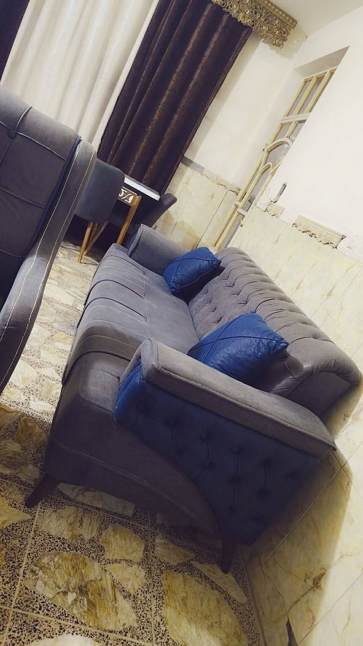 تخم تركي مودرن سبرنك طبي قماش وتر بروف اخو الجديد 8 مقاعد مع ميز طعام يتكبر ويزغر اربع كراسي نفس شكل التخم سيت كامل للاستفسار ***********
