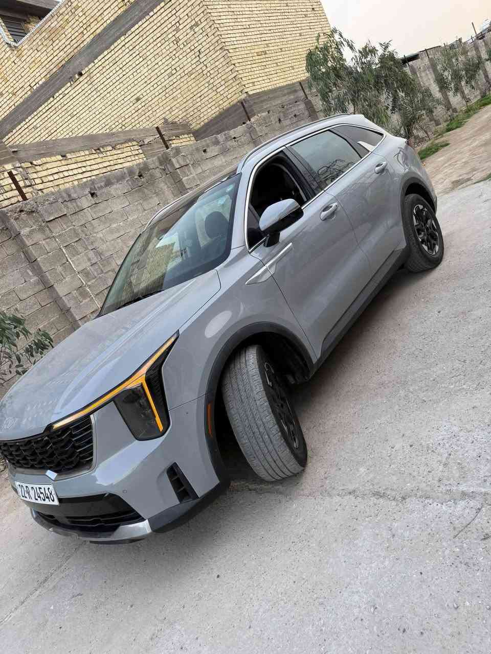 *للبيع كيا سورنتو Kia Sorento 2024* 🧿
*فيس لفت جديد - فئة عالية - 7 راكب*

*التفاصيل:*
- *الموديل*: 2024
- *اللون*:سمنتي  - داخلي اسود جلد
- *الوارد*: امريكي
- *الحادث*: جاملغ وباب
- *الدفع*: 4x4
- *المكان*: بغداد
- *الرقم*: اربيل

*المواصفات:*
- شاشتين 12.3" متصلة بانوراما
- جلد + كراسي كهرباء + بانوراما
- ويل 20 انج اسود + لايتات LED جديدة
- كروز ذكي + رادارات + كاميرا
- شحن وايرلس + بصمة + تشغيل عن بعد

*السعر*: اتصال
‭***********‬
*للاستفسار*
