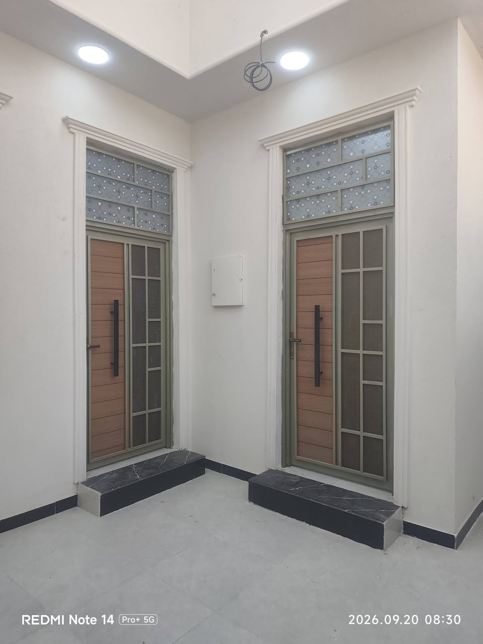 بيت للبيع 145 متر - بناء حديث 🏠الموقع: الجزيرة الثالثة - اليوبه- شارع الرحمة.الشارع: عريض (٨ متر).نوع السند: زراعي صرف سند 25.البيت يحتوي على:غرفتين نوم.ديوانية للخطار.صالة ومطبخ.كراج للسيارة.حمام وتواليت داخلي + تواليت خارجي.الخدمات: كاملة (ماء + كهرباء + مجاري). #دار# الجزيره.   ***********

نص مكتوب في الصور:
- REDMI NOTE 14 Pro+ 5G 2026.09.20 08:30
- REDMI Note 14 Pro+ 5G 2026.09.20 08:29
- REDMI Note 14 Pro+ 5G 2026.09.20 08:28