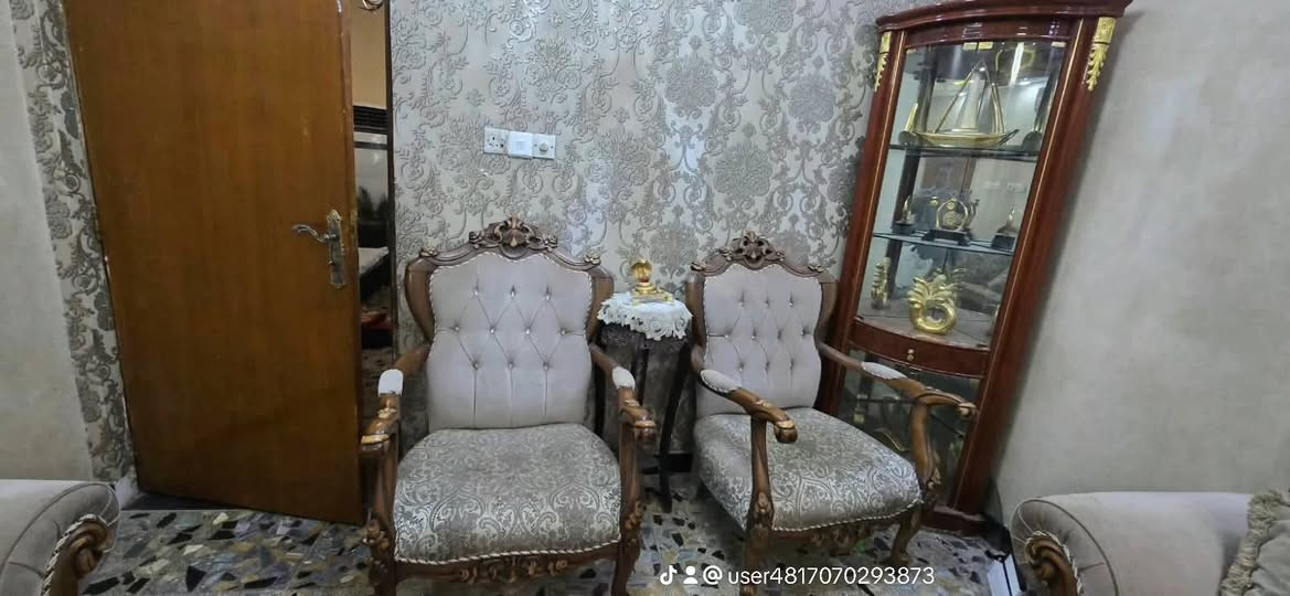 تخم نضيف مثل مابصورا  العنوان البصره السعر 500 بيه مجال ***********
