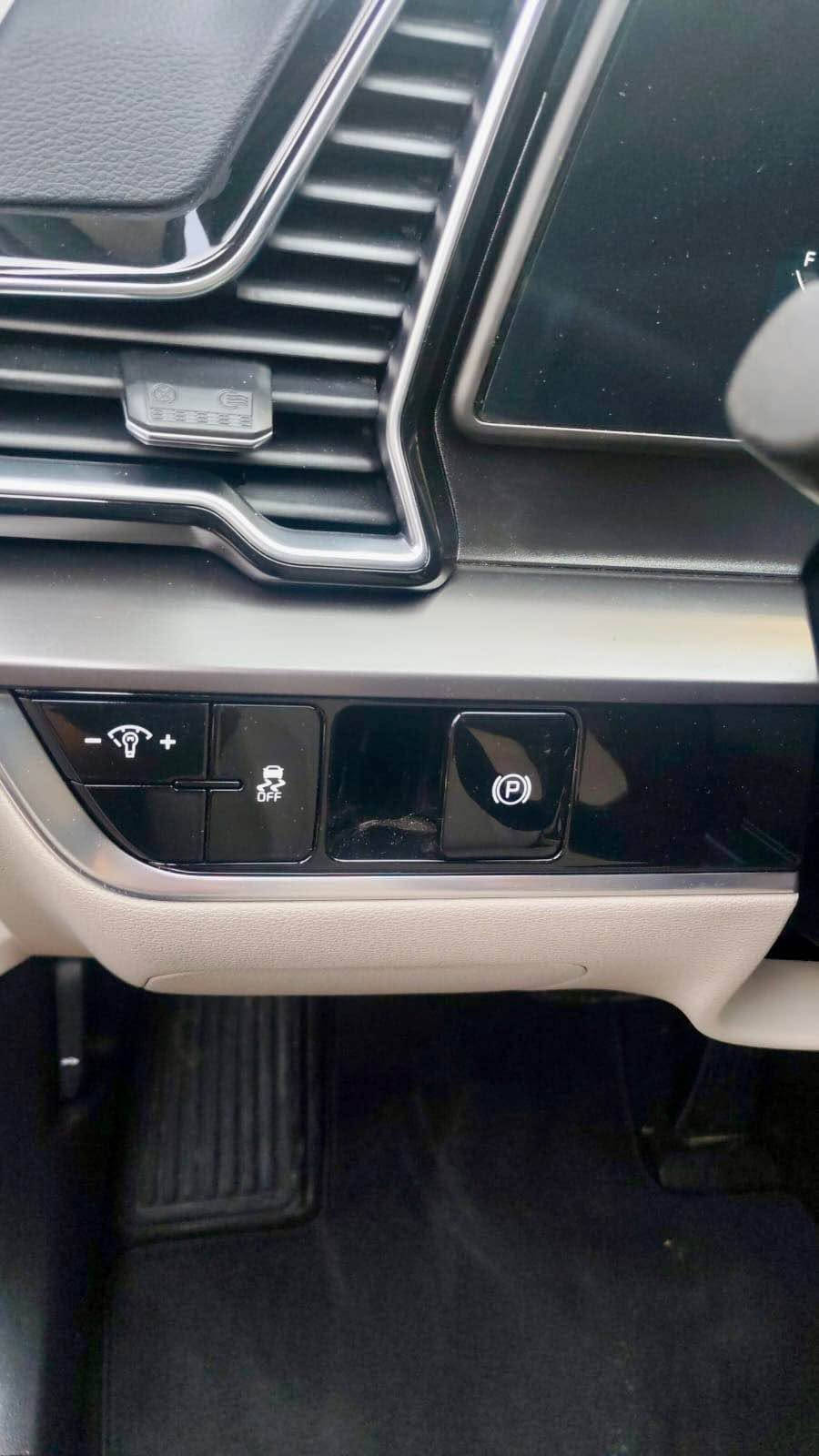 KIA sportage 2024
🆕دخول جديد كاتي اربيل 
🚘حادث جاملغ ودعاميه (مصلح)بدون يرباك 
السياره معروفه مواصفاته الطويله(L)
💹سعر (175)
📍مكان السياره اربيل 
☎️رقم تلفون 

+964 785 585 5565 بغداد, العراق
