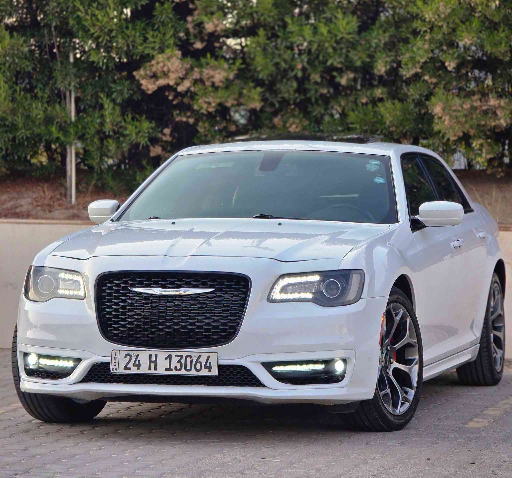 السلام عليكم الاخوان ..
كرايسلر 300s 2018 ..
وارد كندي ماشية 77 مايل ..
مواصفات اس معروفة مواصفاتها ..
كير محرك بشرط مامفتوح ..
سيارة كلين تايتل مكفولة من صبغ و بارد 
سيارة جاهزة من كلشي ..
***********
