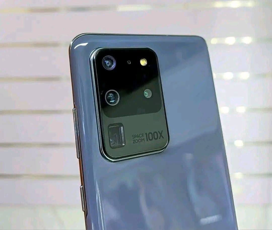 سامسونج s20 الترا نسخه 5G
سامسونج s21 الترا نسخه 5G
 الشاشة: Dynamic AMOLED 2X بمقاس 6.9 بوصة، بدقة QHD+ ومعدل تحديث 120Hz.
المعالج: Exynos 990 (لنسخة الشرق الأوسط) 
الكاميرا الخلفية (رباعية): أساسية 108 ميجابكسل + ت 48 ميجابكسل (زوم حتى 100x) 
الكاميرا الأمامية: 40 ميجابكسل.
الذاكرة والتخزين: رام 16 جيجابايت / مساحة 128 
البطارية: 5000 مللي أمبير وتدعم الشحن السريع قدرة 45 واط والشحن اللاسلكي. 
الذاكره 128 بسعر  340 الف
الذاكره 256 بسعر 425 الف
بغداد زيونه ربيعي قرب مجمع البركه 
*********** بغداد, العراق
