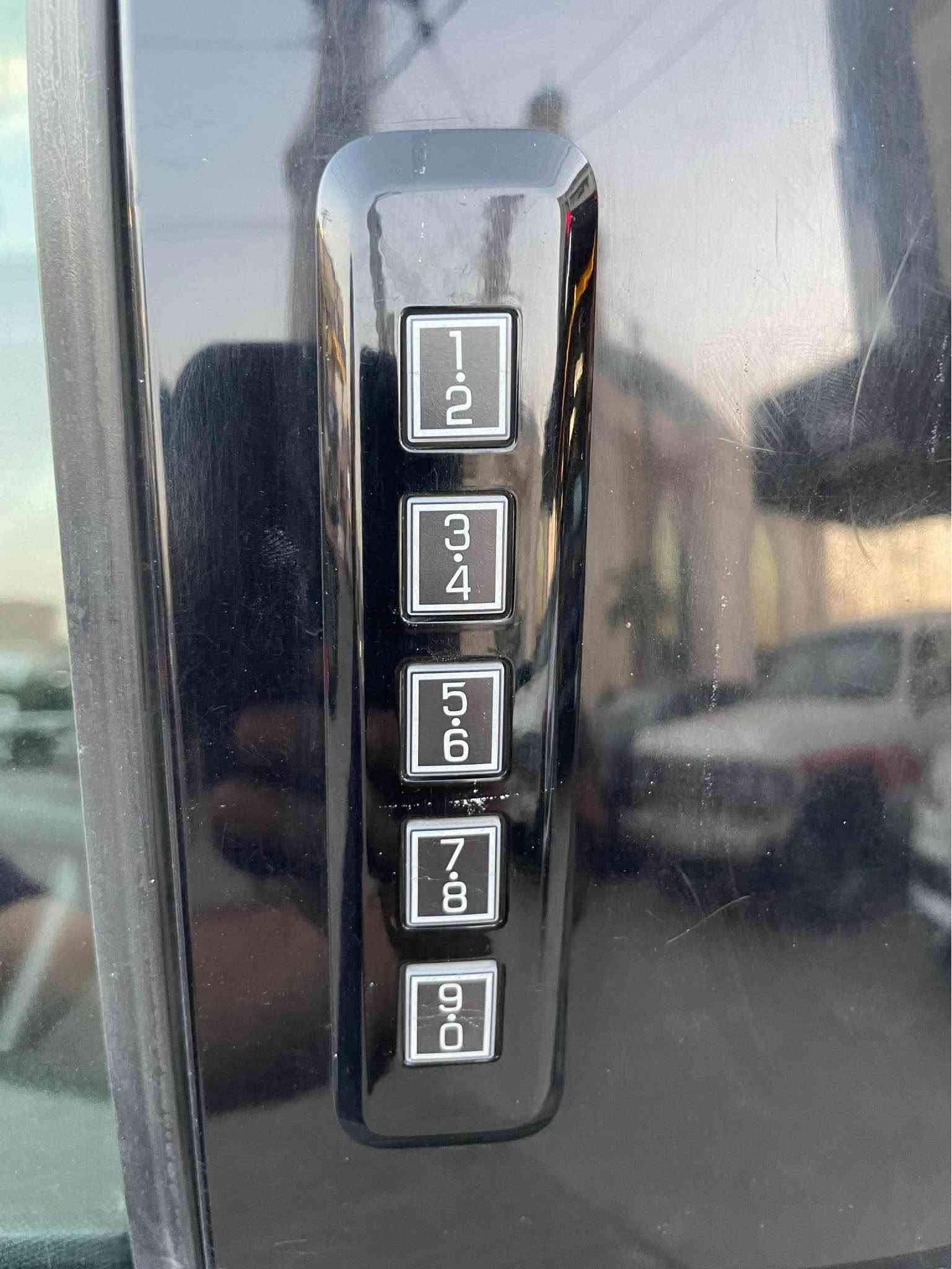 Ford F150 2023  xlt 
کوردی / 526#
مواسفات xlt  
مەکینە/ v6 3.5 کەپس 
ڕەقەم و سنوی نوێ 2031
ڕۆیشتن / 102.000 km  
لای سایەقی بۆیاغە لەگەڵ هەندێک لە سەقفی 
ئێڕباگ شان 
نرخی / $22500
ناونیشان/ هەولێر 
واتساپ /

***********
***********
***********
عڕبی/ 
فــــــورد F150
مواسفات / xlt
محرك/ v6 3.5 کبس 
ڕقم سنوی جدید ۲۰۳۱ 
ماشی / ١٠٢   الف كم 
صفحة سایق و نص قمارة سبغ 
ایرباك بردة طاك 

سعر / ۲۲٥ $
عنوان اربیل 
واتس اب /
***********
***********
*********** أربيل, العراق

