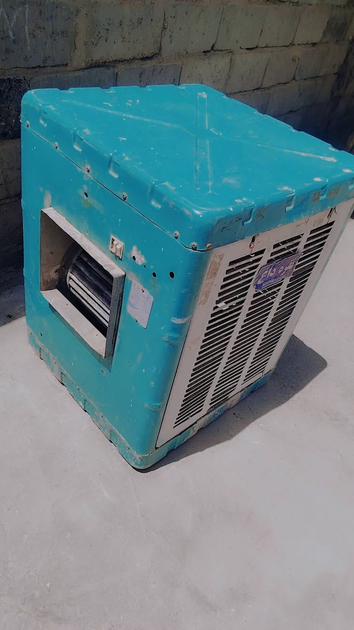 مبرده للبيع نضيفه جدا حجم واحد ونص
السعر 30 للتواصل***********
