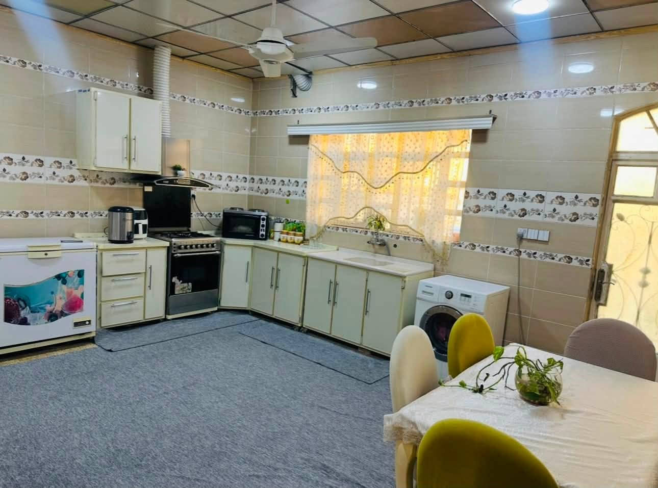 بيت للبيع 🏠
مساحه البيت 200 م
غرفتين نوم هول استقبال 
موقع حي بتول قرب بنزين خانه حاصود
للاستفسار ***********
