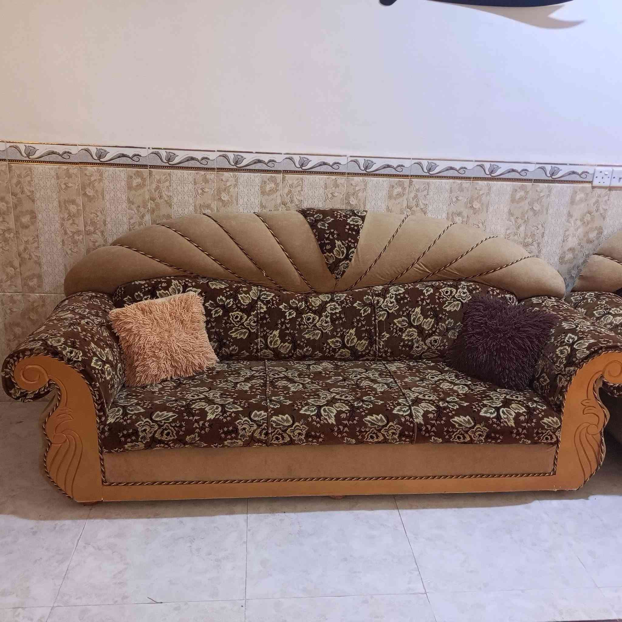 ياالله
السلام عليكم 
تخم ملكي ثقيل تسكام للبيع 
5قطع كرسي عدد2 وقنفه كبيره عدد 1
وقنفه ام النفرين عدد 2 نضيف وما يحتاج اي صيانه 
***********
السعر 275وبي مجال
