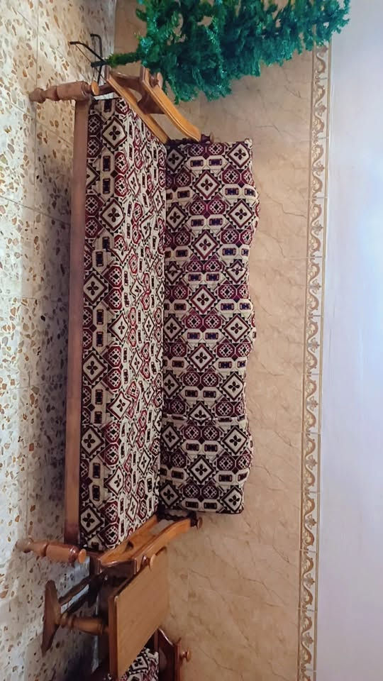 تخم قنفات خشب زان عشرة مقاعد سفنج ضغط عالي درجة أولى مع طبلات عدد 4 واحده كبيرة وسطية للتفاصيل اكثر  مراسلة وات ساب ***********
