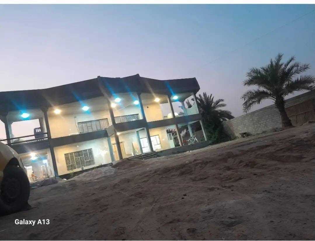 *🏡🔥 فرصة ذهبية استثمار + سكن + زراعي 25 🔥🏡*
*📍 الموقع: واسط - الصويرة - حي الجهاد - مجاور معمل الثلج الطائي مباشرة*

*📐 تفاصيل العقار:*
- *نوع السند:* زراعي 25
- *المساحة الكلية:* 1 دونم = 2500م² ✅
- *مساحة الدار:* 360م² طابقين 🏠
- *مساحة الحديقة:* 500م² 🌳  
- *المتبقي:* 2 معارض تجارية على الشارع 🏪🏪

*🏠 مواصفات الدار:*
*الطابق الأرضي:* 
استقبال فخم + هول + صالة واسعة + مطبخ + 2 غرفة نوم + حديقة كبيرة

*الطابق الثاني:* 
3 غرف نوم

*⭐ المميزات:*
- سند زراعي 25
- موقع حيوي وتجاري 100%
- يصلح سكن وعمل بنفس الوقت 
- قريب على معمل الثلج الطائي

*📞 للجادين فقط اتصل الآن:*
`***********`  
`***********`

#عقارات_واسط_الصويرة #زراعي25 #للبيع #حي_الجهاد #دونم
