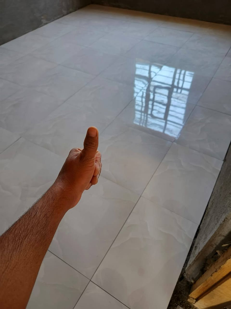 سلام عليكم متوفر خلفه شغل سيراميك لبخ بياض شغل مضبوط
رقم الخلفه***********
