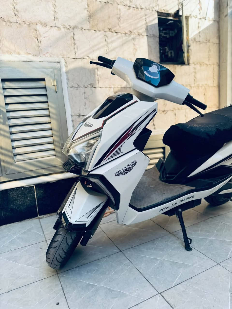 السلام عليكم دراجة شحن من وكالة MTR
تفاصيل الدراجة في مقطع فديو من ضمن المنشور 
الدراجة قيل يومين بدلت البطاريات كاملة جديدة من الوكالة 
وتايرات جديدة ودسكات جديدة يعني الدراجة تشتريها زيرو 
الغراض الي بدلتهن كلفتني 500 الف بس البطاريات المسطرة الكبيرات عددهن 6 ب 400 الف واسأل عليهن 
المكان بغداد حي اور 
***********
سعر البيع 850 الف
