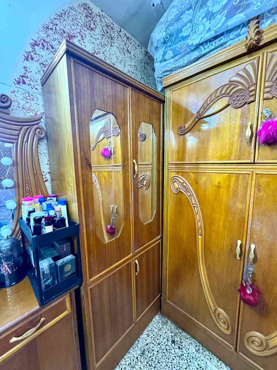 سلام عليكم 
غرفه كنتور ملحق الجربايه التاج ملكي زاويه كنتوريه للبيع سعرها 600 وبي مجال عنوانة غزاليه   نضيفة كلش داخل وخارج *********** /  ***********
