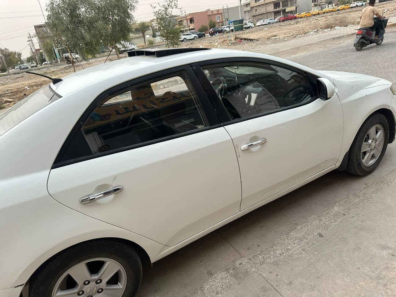 كيا سيراتو ٢٠١٢ 
بيها ٣ قطع ابيعها حزام بدون دواخل
 سيارة حلوة ونظيفة ادامة كامل جديد مسويلها 
بطاقة بنزين والسيارة باسمي
السعر ٩٠وبيها مجال
***********
