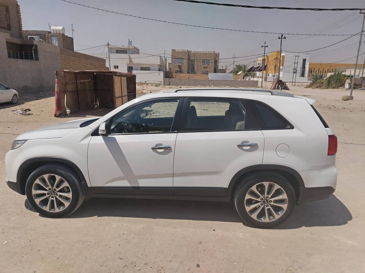 سورنتوا ٢٠١٤ خليجي 
مكفوله كفاله عامه فقط اقل الشير بالباب خلف السايق مسويه بارد 
حساس خلفي
كاميرا خلفي
ثلاث قطع تبريد
كشن كهربائي
السياره ماشيه ٢٨٢
مكينة وكير خير من الله
 السعر ١٦٥ وبيه مجال
دكتور احسان
***********
