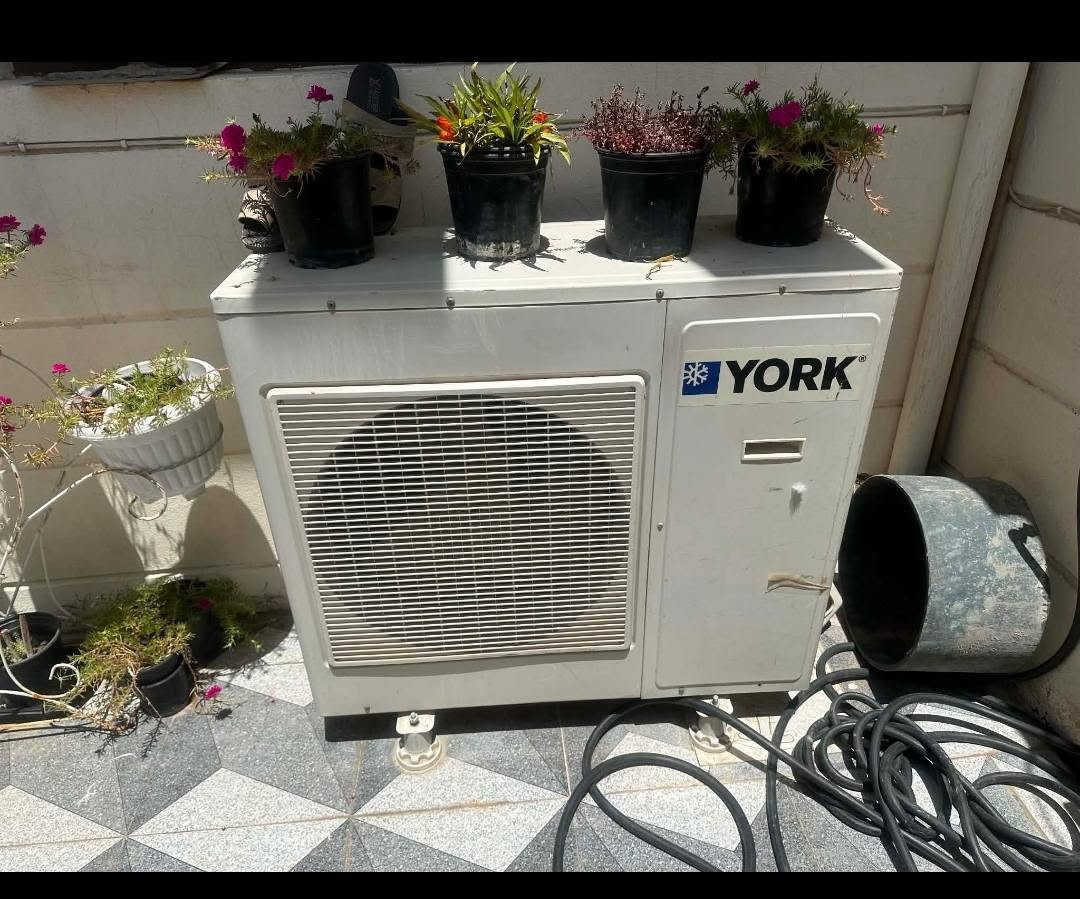 السلام عليكم
سبلت كنتوري ٣ طن نوع YORK حيل نضف  ومامصلح اي شي بي  وتبريد ثلج  تجي وتفحصه وتاخذه وبي ضمان علشغل واي شكال اني حاضر سعره ٧٠٠ وبي مجال رقمي *********** عنواني قرب جامع الشاكرين
