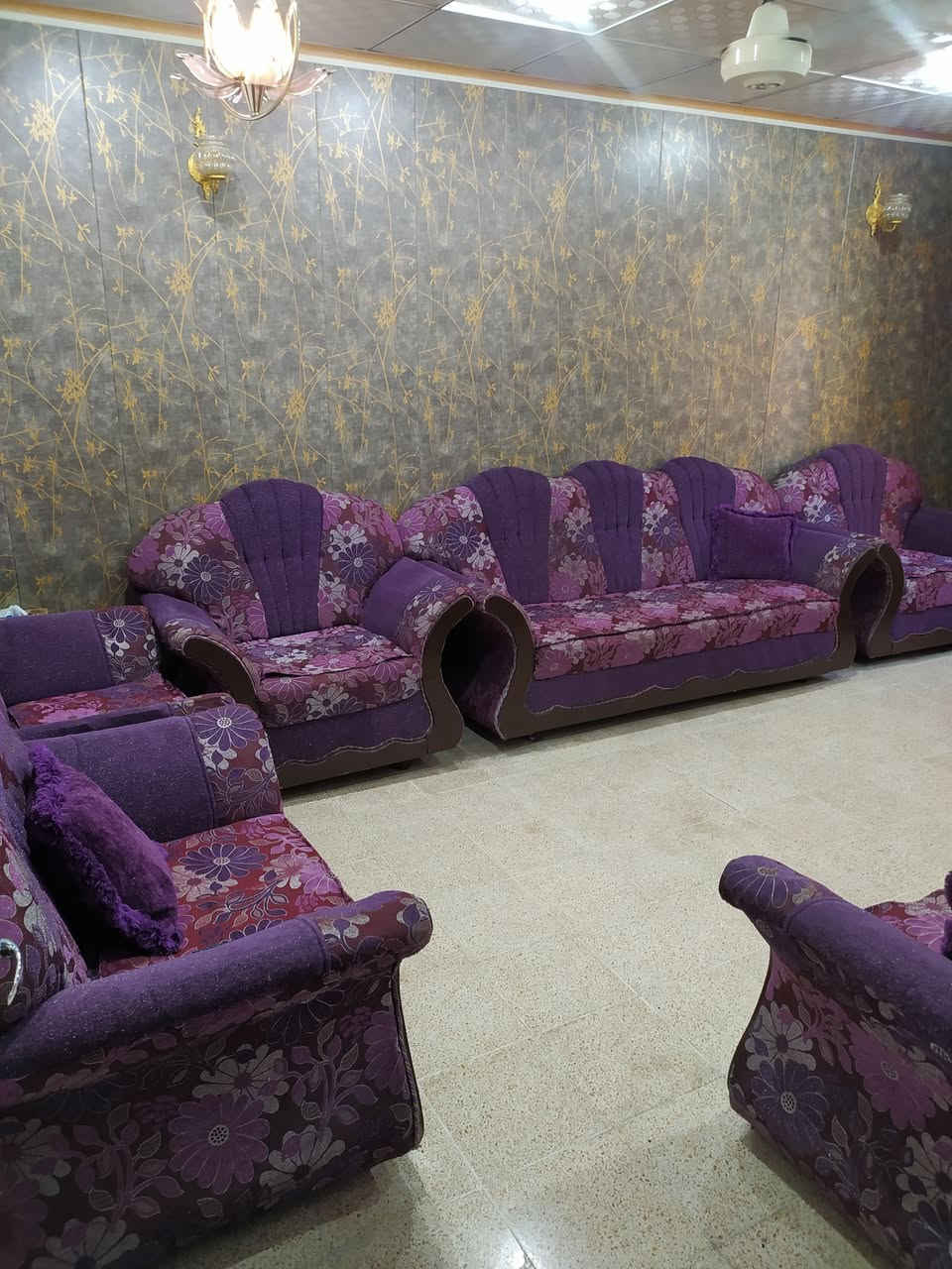طخم 8متر ونص نضيف السعر 75 الف قفل بدون معامله ***********
