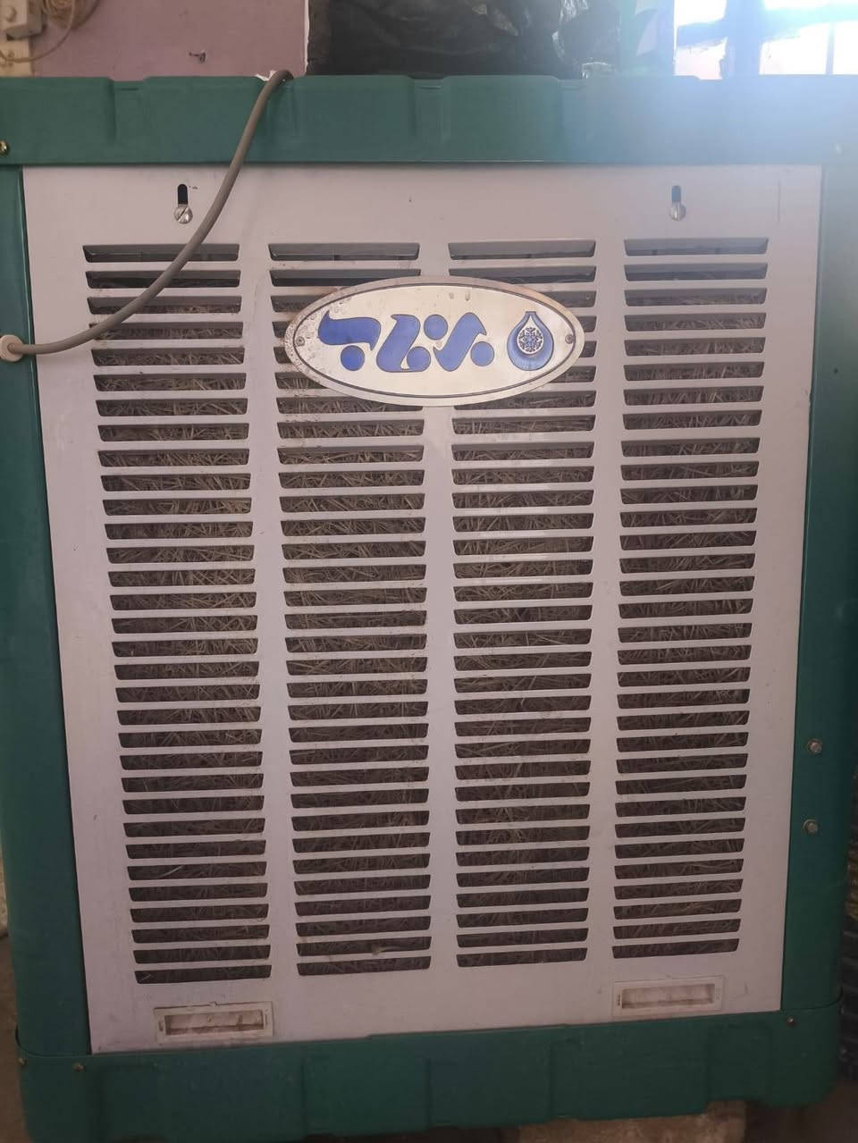 اغراض للبيع..... بيع مستعجل. كلهن نضيفات وشرط الشغل 
طباخ سعره 200
المبردة ب 170
السيارة 175
الشراي يتواصل ع الواتساب ‏‪***********‬‏

نص مكتوب في الصور:
- 20/09/2026 16:35