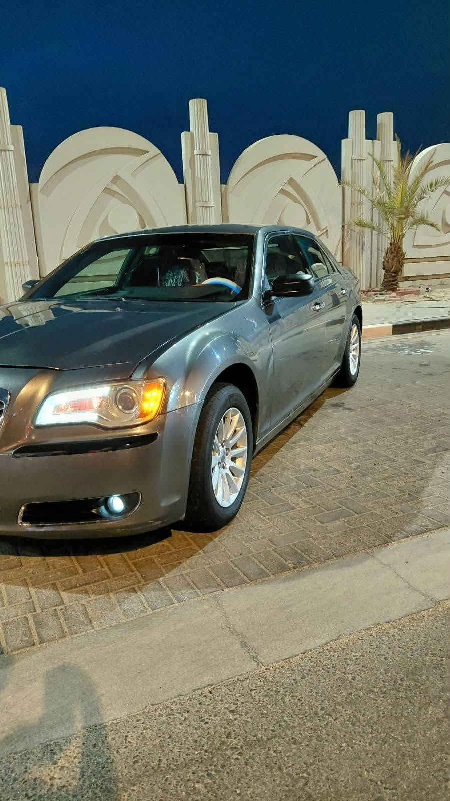 سلام عليكم
ادوات ادوات … (.كصه جنطه ) 
وجاهزه من كل النواحي 
وارد امريكي   
(السيارة امتومه ارقام وسنوية )
_______________________
#اسم_السيارة : كرايسلر- اوباما 300(C) 
#الفئة: فووول عدا الفتحه
#الموديل:2013
#اللون: فيلي  
_____________________________
#الــمــواصــفـــات :-
{1} محرك 6 سلندر 3600
{2} كشنات مخمل 
{3} كاميرا دواره ستيرن
{4} شاشه كبيره 
{5}تبريد قطعتين امامي خلفي 
{6} حساسات امامي خلفي 
{7} ايرباكات سليمه جميعا 
{8} ويلكب 2017
{9 منظومه زنون 
{10} تحكم سترين جهتين
{11}بصمه 2 باب
{12} نضام ABS
{13} كشنات كهرباء
{14} كير طياره 8 نمره
{15} هيترات بالمري
{16} تشغيل عن بعد 
{17} تدفئة كشنات وتبريد 
{19} داخل صاج 
{18} باقي المواصفات معروفه

مكان السياره البصره السعر 53  وبيها مجال 
 الاتصال ***********
