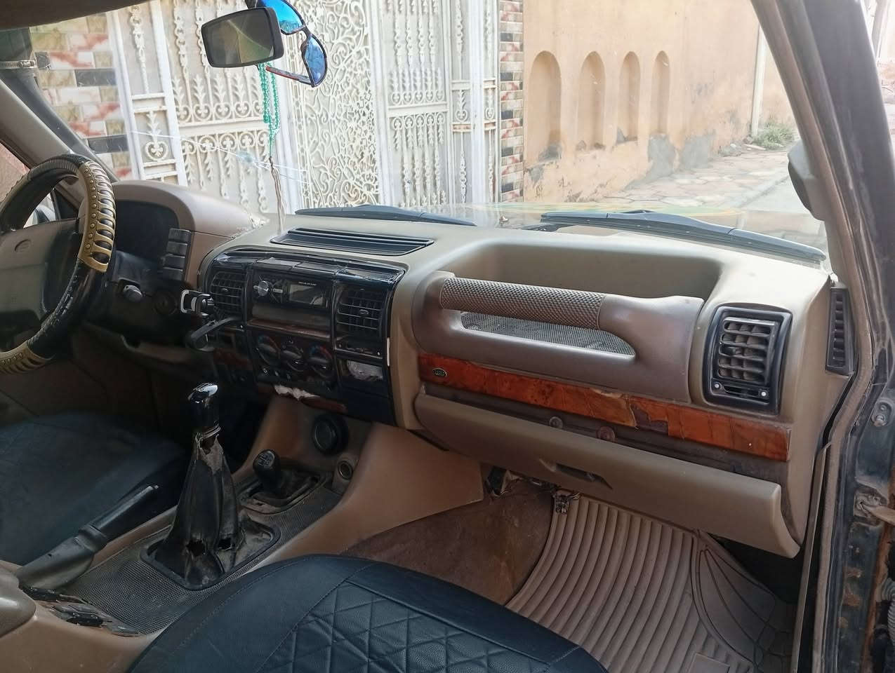 السلام عليكم
لاندروفردسكفري موديل 1997كاز 4سلندركيرعادي فور ويل بسمي سنوية وهزة جديدة مكانها ميسان سعرهة 60
***********
