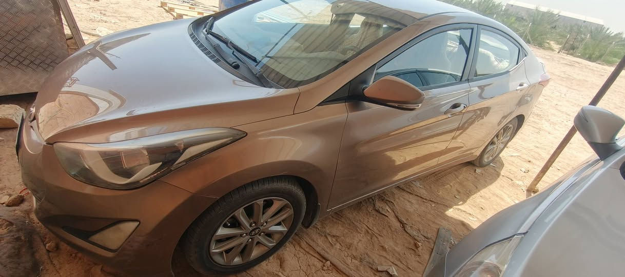 السلام عليكم
مراوس 
هونداي الانترا ٢٠١٤ شكل ال١٥ خليجيه مكينه 2000  مواصفات مثل ماموضح في الصور
بيها بابيين كللير فقط والضرر جاملغ موضح الضرر في الصور *********** رقم واسط بأسمي
