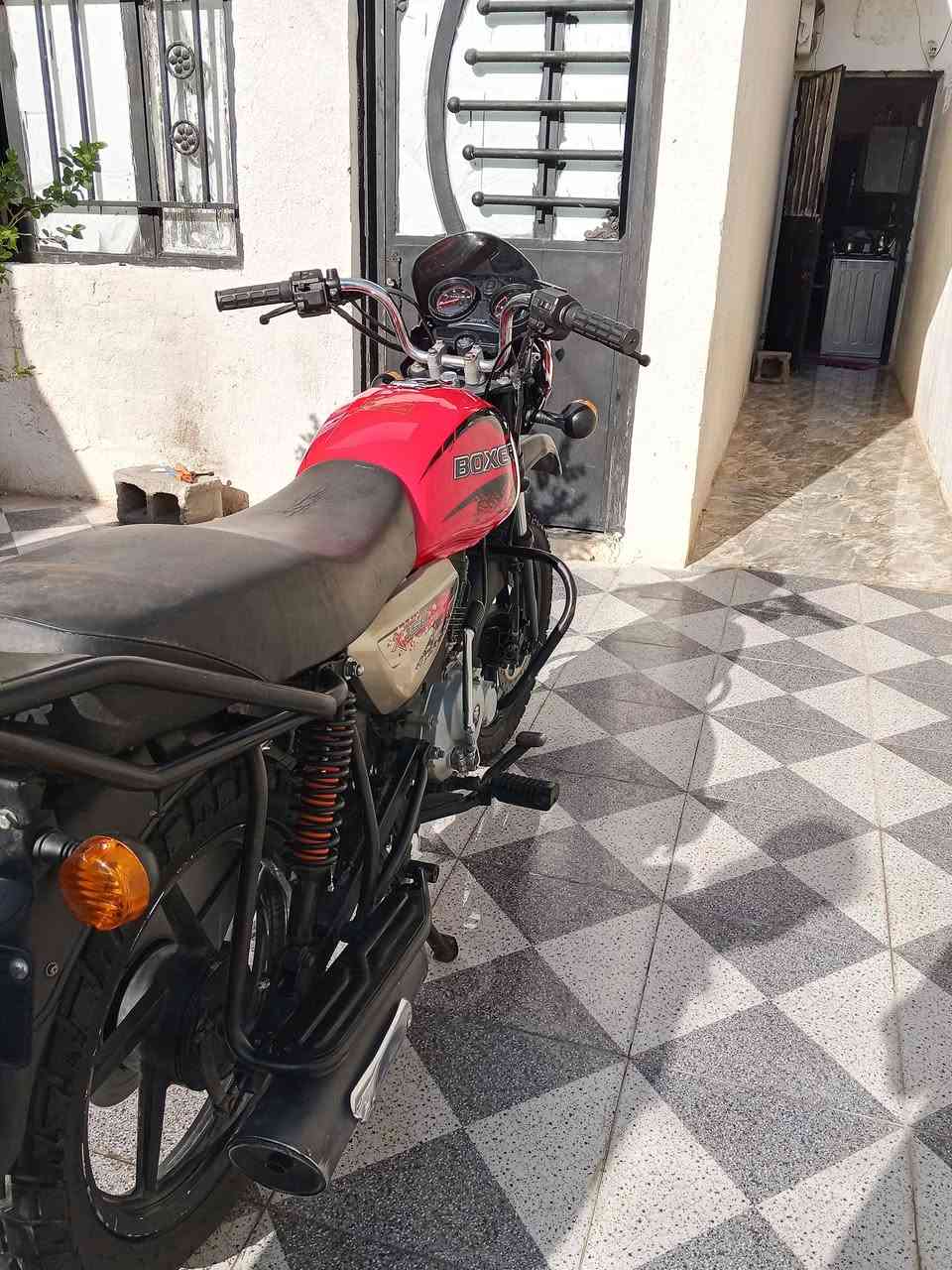 السلام عليكم 
بوكسر 2022 اوراق 
دراجه جديده مناقصه برغي مكينه زيرو دراجه ماتنسمع كلشي بيها جديد تايرات دبلات كهربائيات كلها شغاله دراجه شرط تاخذ تراي زيرو ذا مو زيرو لاتكلبها 
مكاني دوره 
رقم الهاتف ***********
