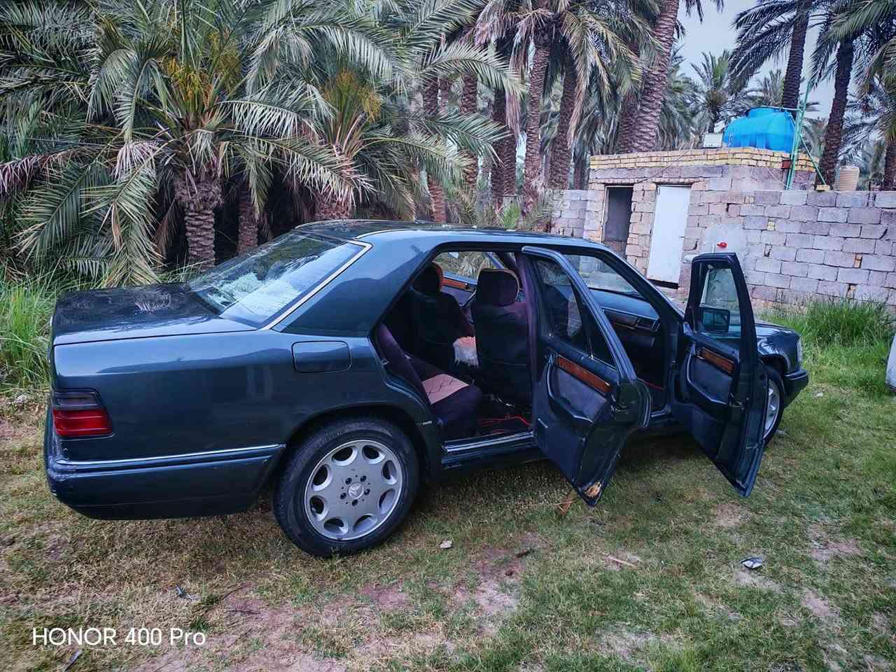 للبيع: سيارة مارسدس دب موديل (91)  محرك بطة (3000) ديلكو مكينة مكفولة وكير جديد قواعد بلادي برانكيت بلادي صبغ عام جمالية تبريد شغال تخم تاير جديد غرفة بلاد ... لون مميز زيتوني 
السيارة رقم ألماني/ بغداد مشروع وطني باسمي تحويل مباشر. السعر ٦٥ وبيه مجال. 
غير متواجد على الفيس للتواصل الإتصال بالرقم/
***********
