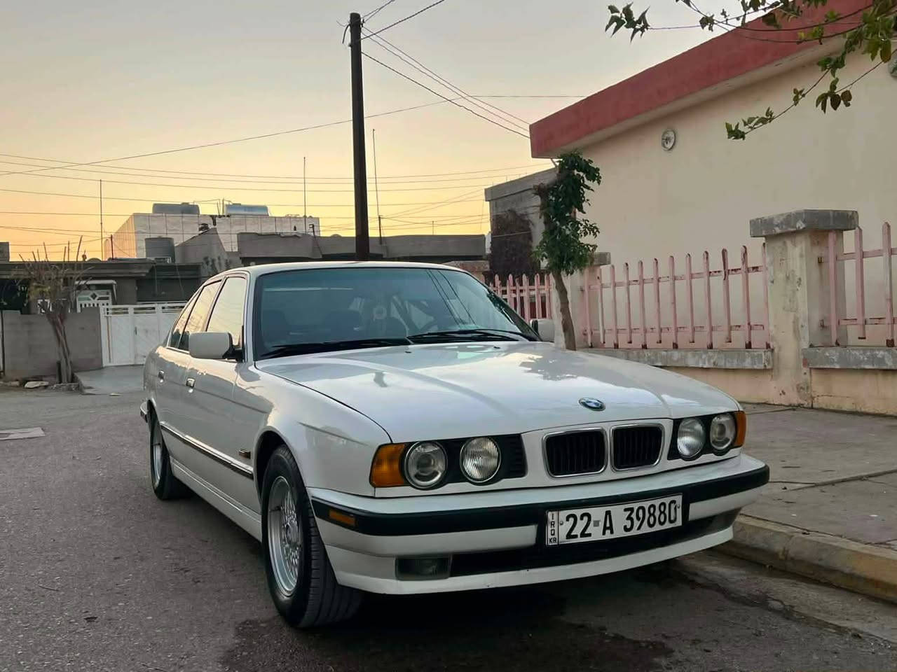 سڵاوی خواتان لێبێت
ئەم BMW بۆ فرۆشتن
مەکینە 520 گێڕ عادی
مۆدێلی 1992
2 جام کارەبا
کامل ناوی جلدی ڕەش 
بەرگە دەرگا و داشبڵ فۆرمیگا جوانە
دەبڵ چەکمەجە
7 کەلە
ئاوێنە گوێ بەرخ
تەنها ٣ پارچەی بۆیاخە
گێر و مەکینەو کارەبای بەشەرتی فیتەر
پێش پان عەتەر و بۆنیتی پانە
سەنەوی تازە تا 2030 
کامل ناو گێچی مەزبوت
٤ویلی حەسیر لۆک بیلاد 
تەبرید بەشەرت بەس غازی تیا نیە
سعر:62 وەرەقەو مەجال

ناونیشان:سلێمانی
***********
