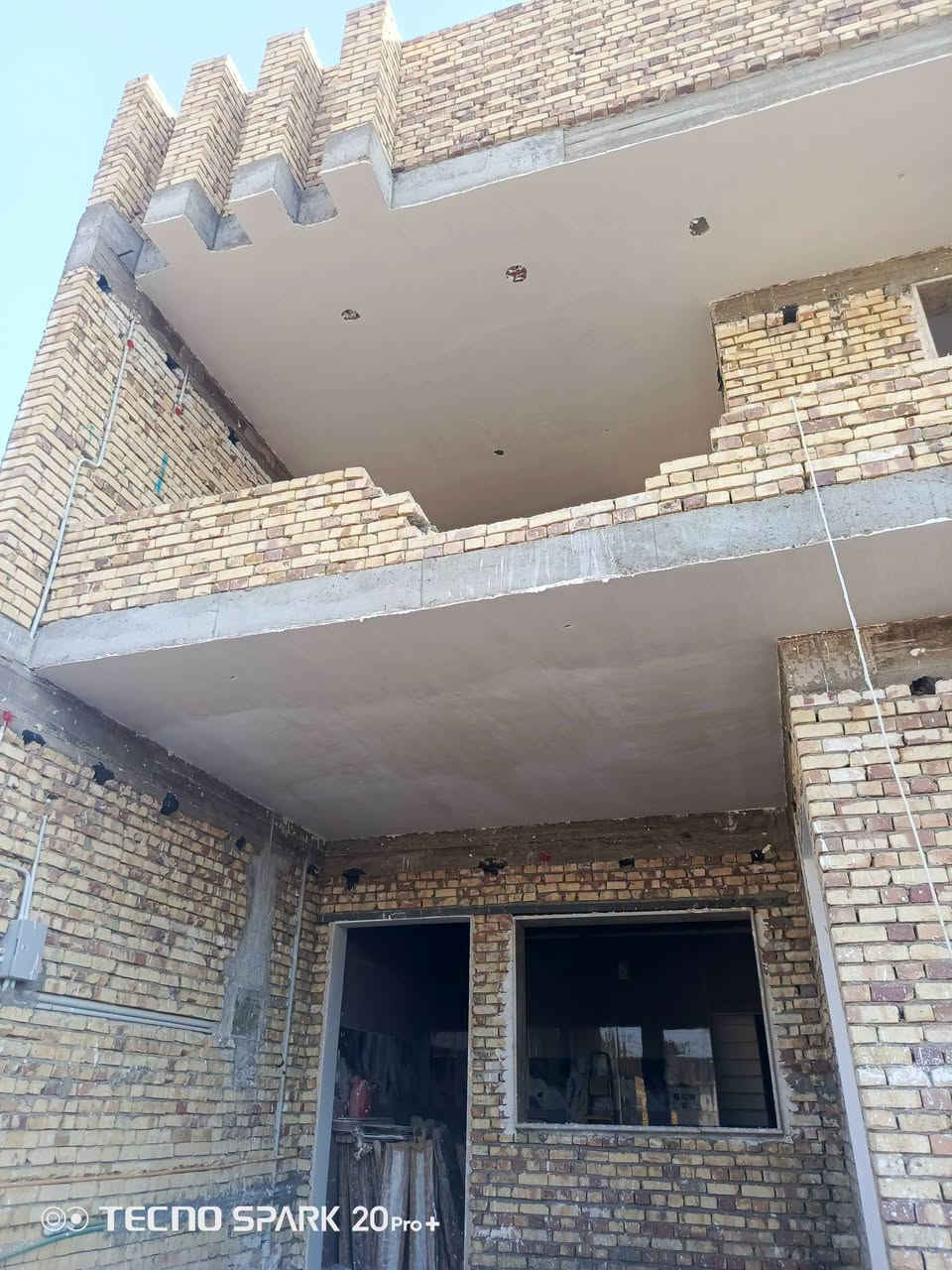 السلام عليكم متواجد حاليا خلفه لبخ سمنت وجص وبياض ***********سكن بغداد قطعي ومتر سمنت سقل نثر تشميع
