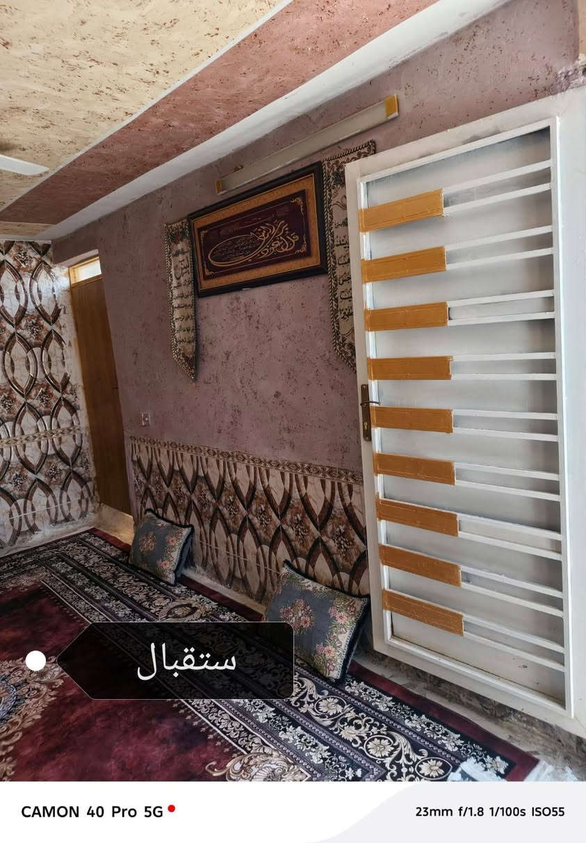 السلام عليكم بيت بالحميديه للبيع المساحه 135 متر البيت يحتوي على وجهين يعني يشتغل على فرعين بي ست غرف مع الاستقبال علما البيت تعمير جديد كله جديد يعني بيبان كهرباء ماي مجاري كاشي الله شاهد كله جديد البيت بالحميديه شارع السبيس يم كراج ابو ايه البيت طابقين للاستفسار ‏‪***********‬‏

نص مكتوب في الصور:
- بيت في الحميديه مساحه ١٣٥متر يحتوي عله 6 غرف نوم معه استقبال تعمير جديد لبيت بي وجهين يعني يشتغل عله فرعين
- CAMON 40 Pro 5G
- 23mm f/1.8 1/2106s ISO50
- واجه البيت يعني لترك يشتغل عله فرعين
- ستقبال CAMON 40 Pro 5G 23mm f/1.8 1/100s ISO270
- انقر هنا لتحرير النص
- ستقبال
- 23mm f/1.8 1/100s ISO270
- ستقبال CAMON 40 Pro 5G 23mm f/1.8 1/100s ISO55
- باب لغرفه ثانيه
- 23mm f/1.8 1/50s ISO477
- 23mm f/1.8 1/100s ISO342
- غرفه الثاني
- غرفه اثانيه