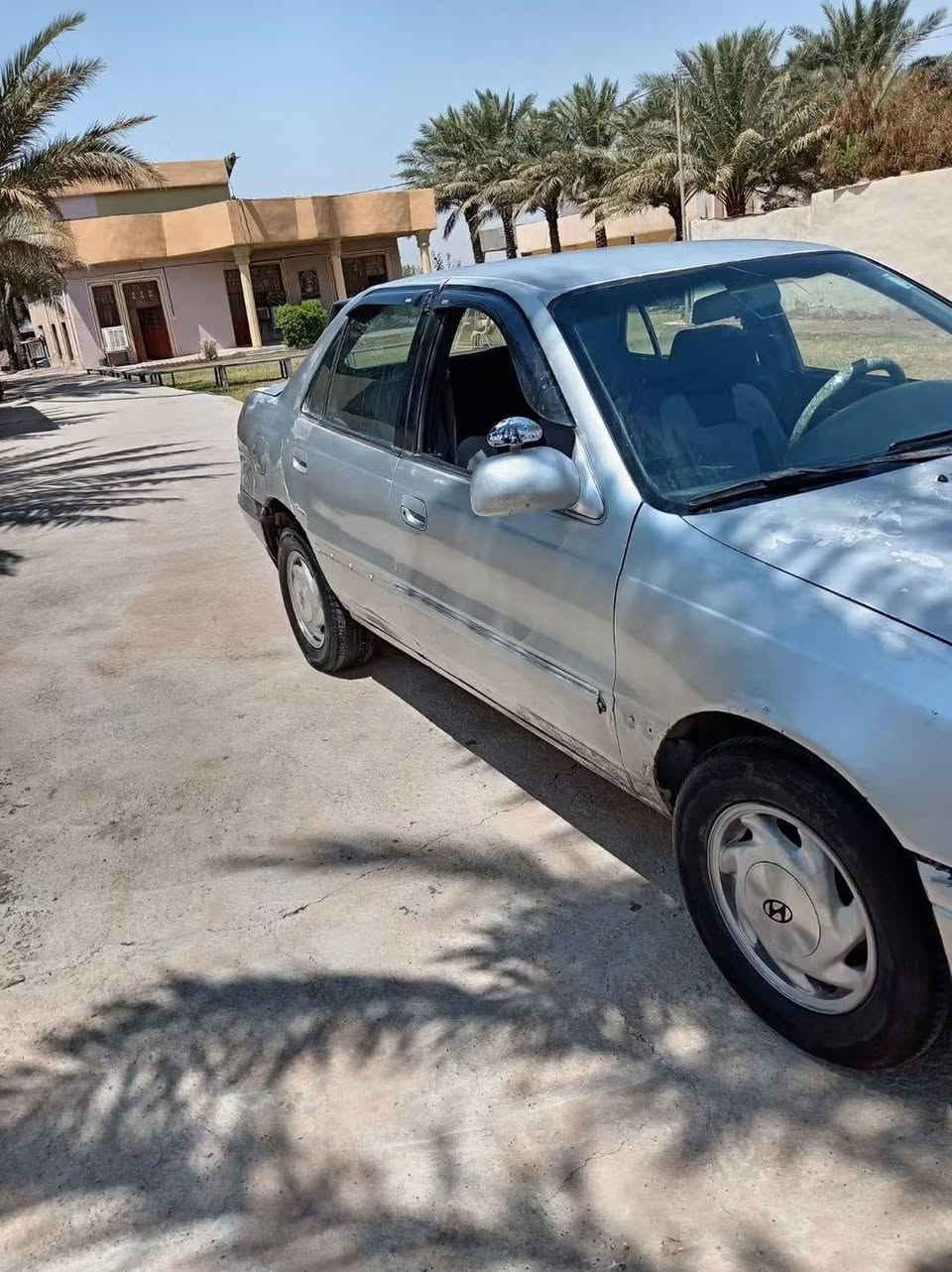 السلام عليكم الانترا دمعه موديل  1994 رقم ديالى دولي سنوية 2031 بسمي تحويل مباشر  كير محرك خير من الله سيارة بلادية بدون صبغ مكان ديالى الخالص ناحية السلام سعر 23 وبيهة مجال بسيط اتصل ***********
