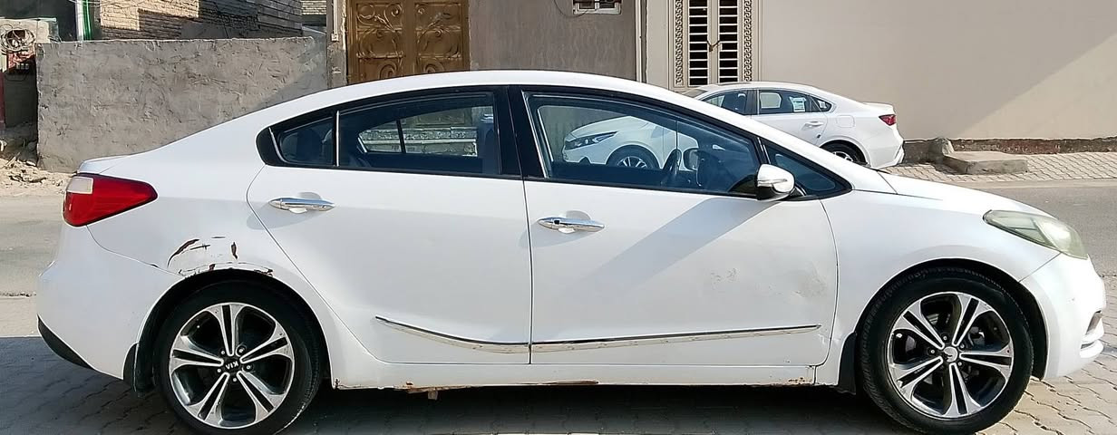 السلام عليكم
للبيع فقط 

سيراتو 14

اربيل

محرك 1600  ممفتوح 

شاشة 

تحكم ستيرن

تبريد قطعتين 

حداديه وسط

السياره بيه قطعتين 

وباب الصدر الأيمن نص

 منه مصبوغ

مع بارد شي بسيط

السياره بأسم كردي 

تريد تحويل او وكاله 

السعر. 93  وبيه مجال 

 بسيط 

تفاصيل أكثر اتصل على

 رقم صاحب السيارة 

***********
***********

مكلف بالنشر 

النجف الاشرف
