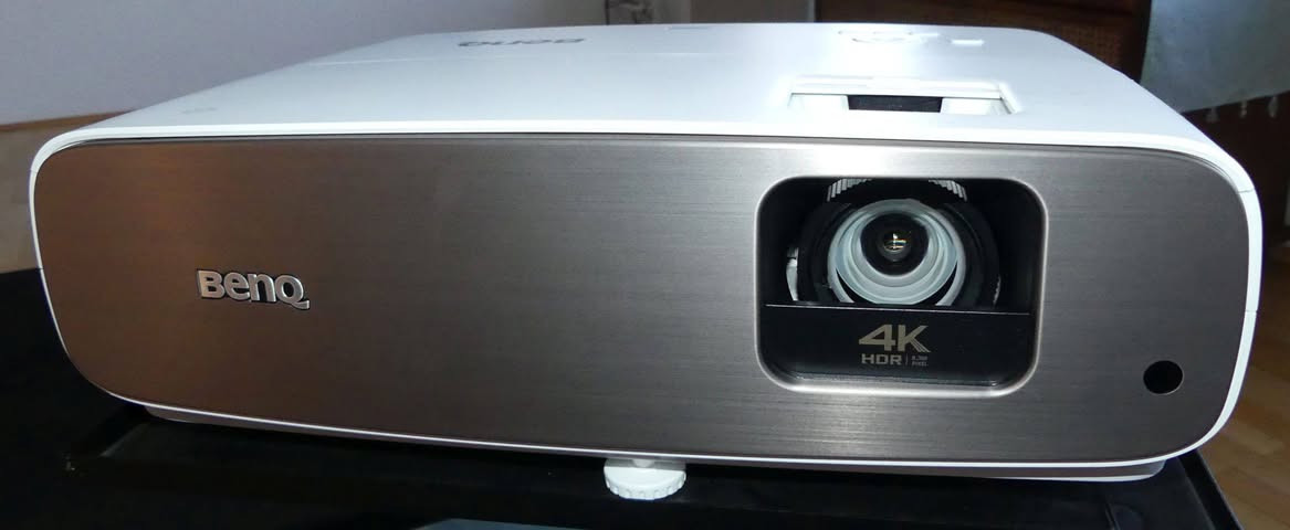 بن كيو W2700i • ٤K حقيقي • ٣٥٧ ساعة