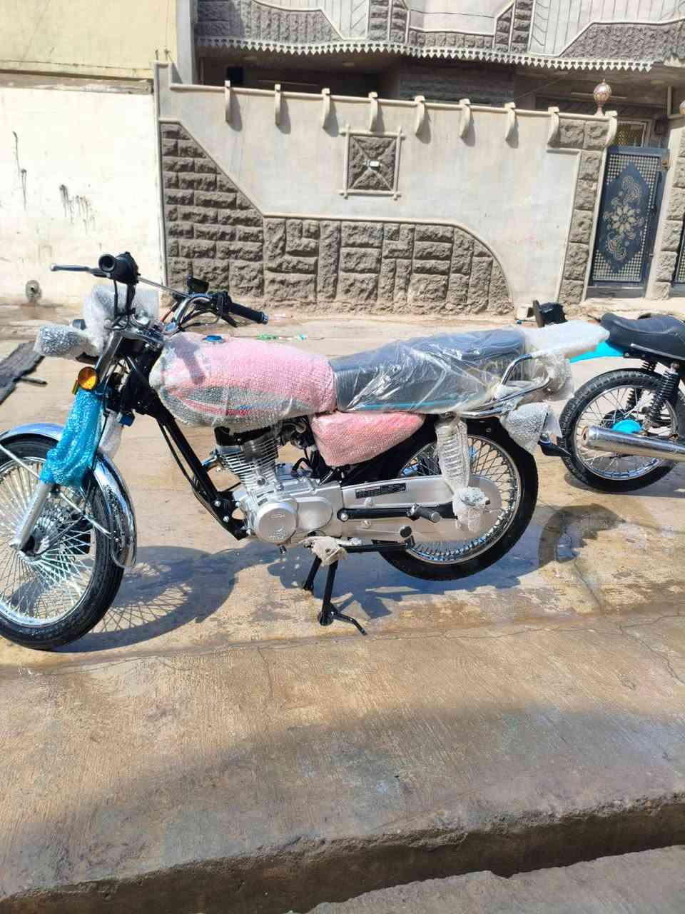 السلام عليكم دراجه للبيع اربع قير موديل 26 بالشر ***********
