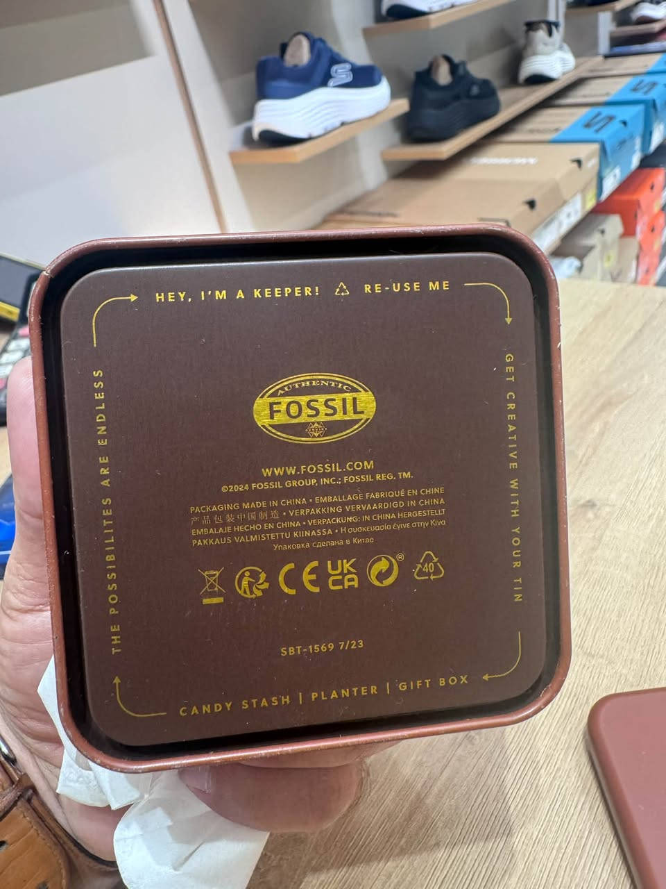 الماركة: FOSSIL الامريكية
نوع الحركة: كوارتز كرونوغراف
حجم الهيكل: 48 ملم
مقاومة الماء: ATM5 (50)M

• اللون: ذهبي طافي
• السوار: ستانلس ستيل Stainless Steel

• التصميم: أرقام رومانية + 3 عدادات فرعية
• الزجاج: مقاوم للخدش
للأستفسار واتساب ***********
