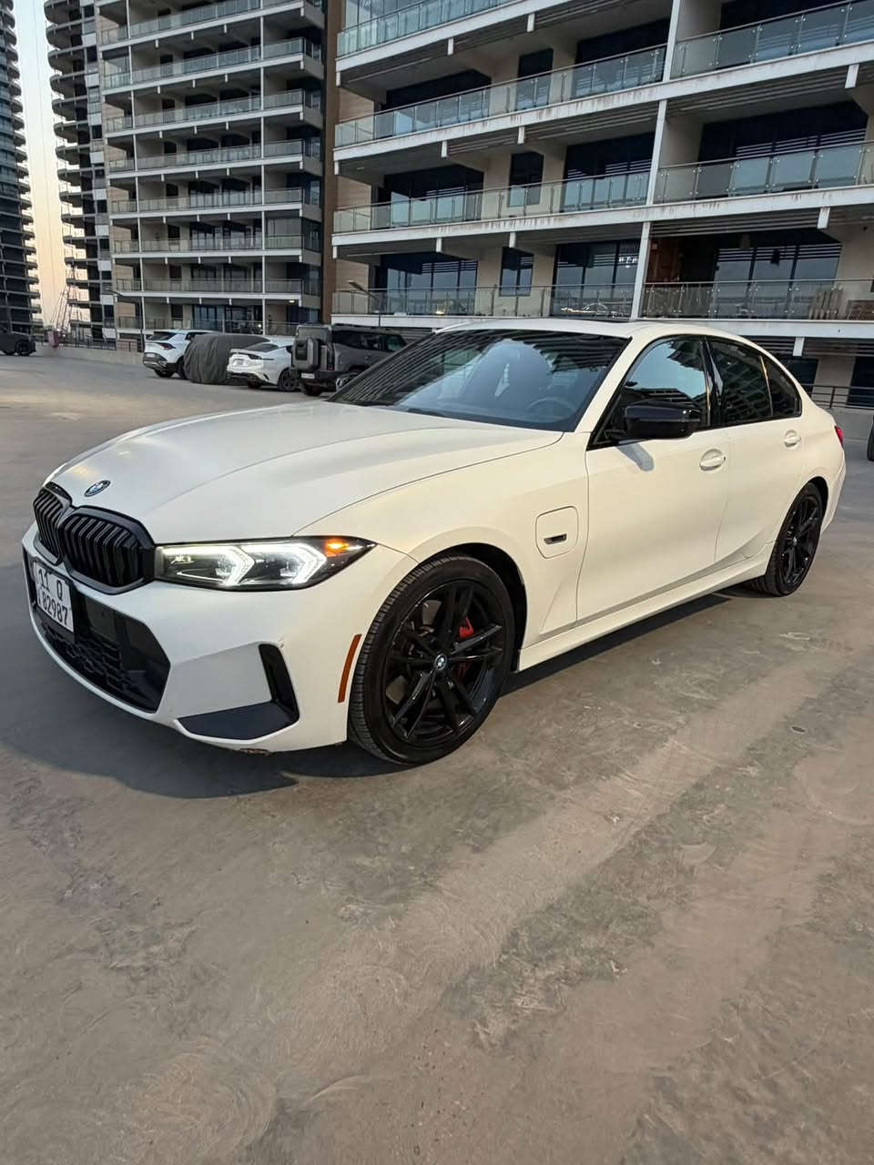 سلام عليكم
BMW 330e M package 2023 

ثلاث وضعيات قيادة (بانزين ، كهرباء ، هايبرد) 
ماشية 48 الف كيلو متر 
مغلفة ppf Matt 

شاشة متصلة 
ستيرن M 
داخل جلد احمر 
تدفئة كشنات 
كشنات خزن ميموري 
فتحة صقف 
رادار امامي
سستم صوت harman/kardon
داتا شو head up display 
شفتات ستيرن
شاحن وايرلس
نظام ترحيب عند الاقتراب من السيارة 
انارة داخلية led

حادثها جاملغ خلفي عكس السايق صبغ والجنطه مبدلة نفس اللون قطعه وحدة صبغ 
بدون ايرباك بدون شواصي 
السعر : 31,000$

مكانها بغداد المنصور 
للاستفسار : ***********
