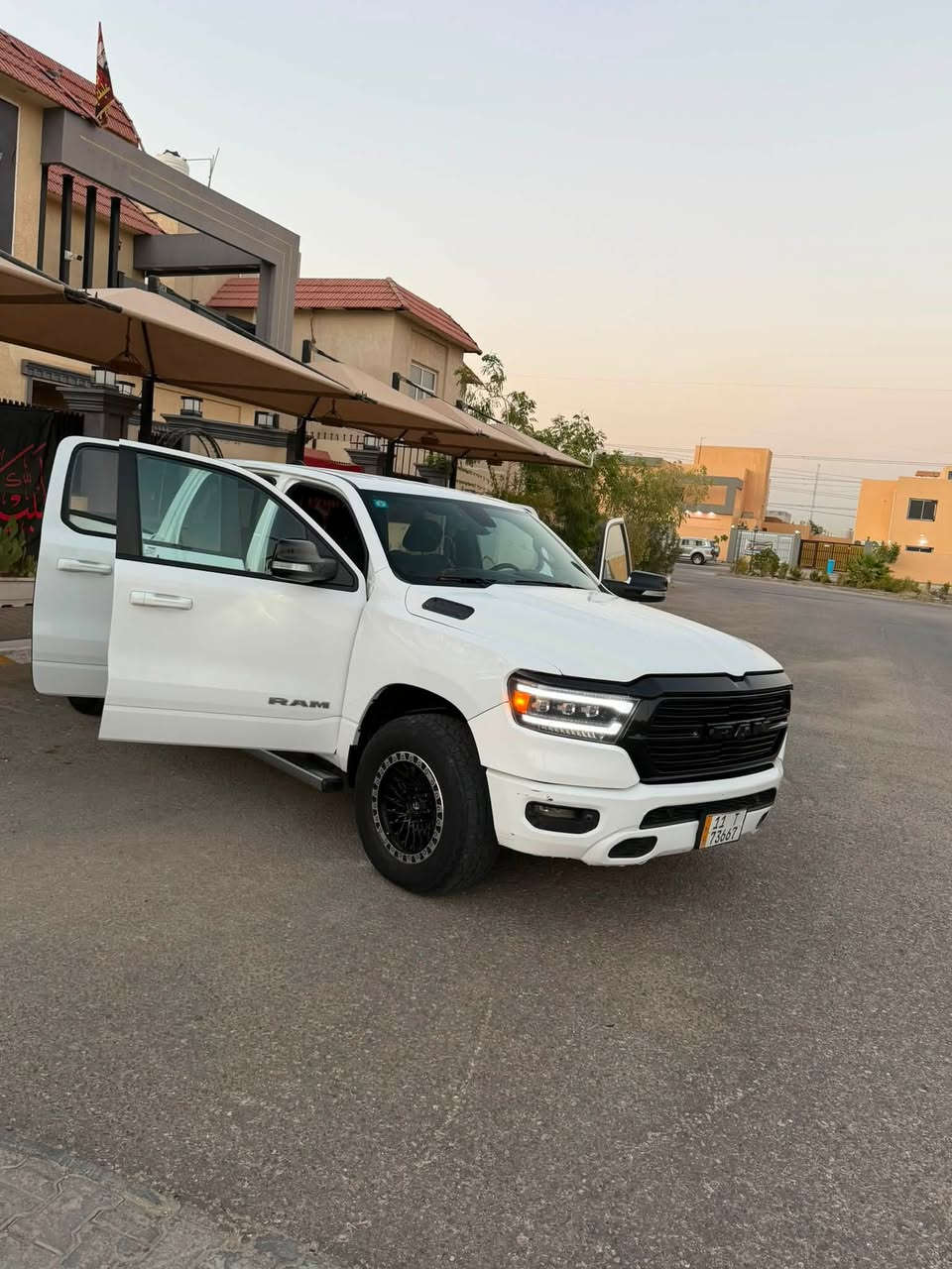 رام 1500  لونك ستار) 
موديل 2020مواصفات 
 باب طويل بدي قصير ( مرغوب )
المحرك : V8 5.7 HEMI  

وارد أمريكي صور الحادث بدون اير
المواصفات :** 
* سستم صوت الباين Alpine. 
* تشغيل عن بعد 
* 
* مقعد السائق كهربائي.
* المقاعد الأمامية تبريد وتدفئة.
* 
* شاشة كبيرة 12 أنچ تيسلا.
* حساسات امامية وخلفية.
* مكيف خلفي.
*محدد سرعة.
* نظام اطفاء وتشغيل اوتماتيكي.
* مرايا كهربائية جانبية قابلة للطي كهربائيا.
* مرايا مع خاصية التعتيم الذاتي.
* امكانية تعديل ارتفاع دواسات البنزين والبريك.
* هاند بريك كهربائي.
* الشباك الخلفي كهربائي. 
* مساحات تخزين إضافية تحت المقاعد.
*
عنوان النجف
الاتصال ***********
