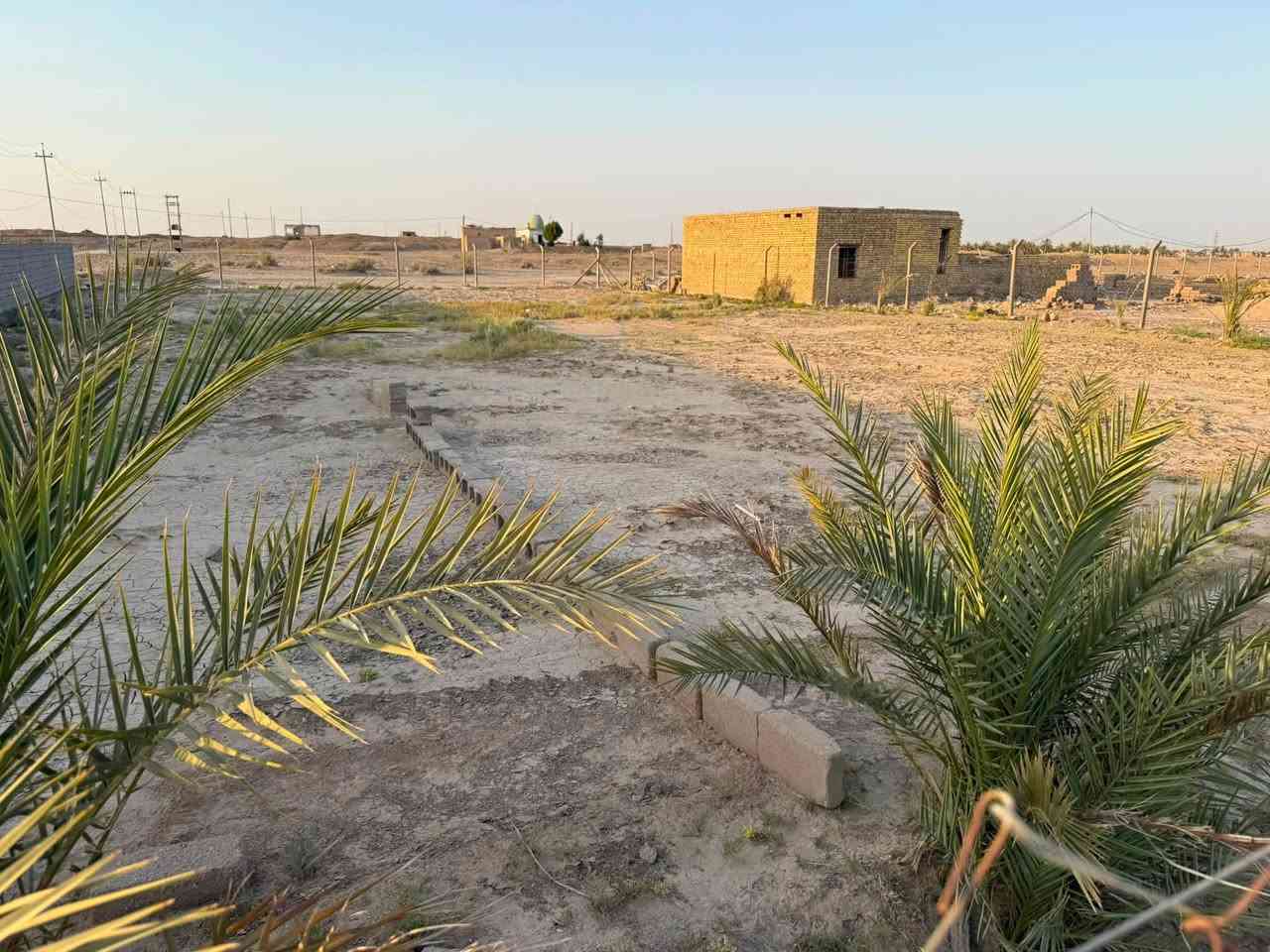 توجد قطع زراعي بسعر مناسب كل 200 متر ب8 مليون قابله للتفاضل مكانها نهايه شارع الصدريين كافه الخدمات ماء كهرباء بلباب وبنص السكن والبيوت..بيهن وصل تطويب ومسيجات بي ار سي ومزروعات نخل ...

كما موضح الموقع داخل الصوره ...
علما غير داخلات بالتوزيعات بعد التاكد من دائره البلديه...

للتواصل ع الارقام..  صاحب الارض                                

***********
‪0 787 897 477
