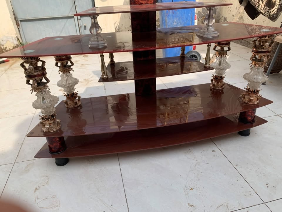 ميز بلازما • نضيف