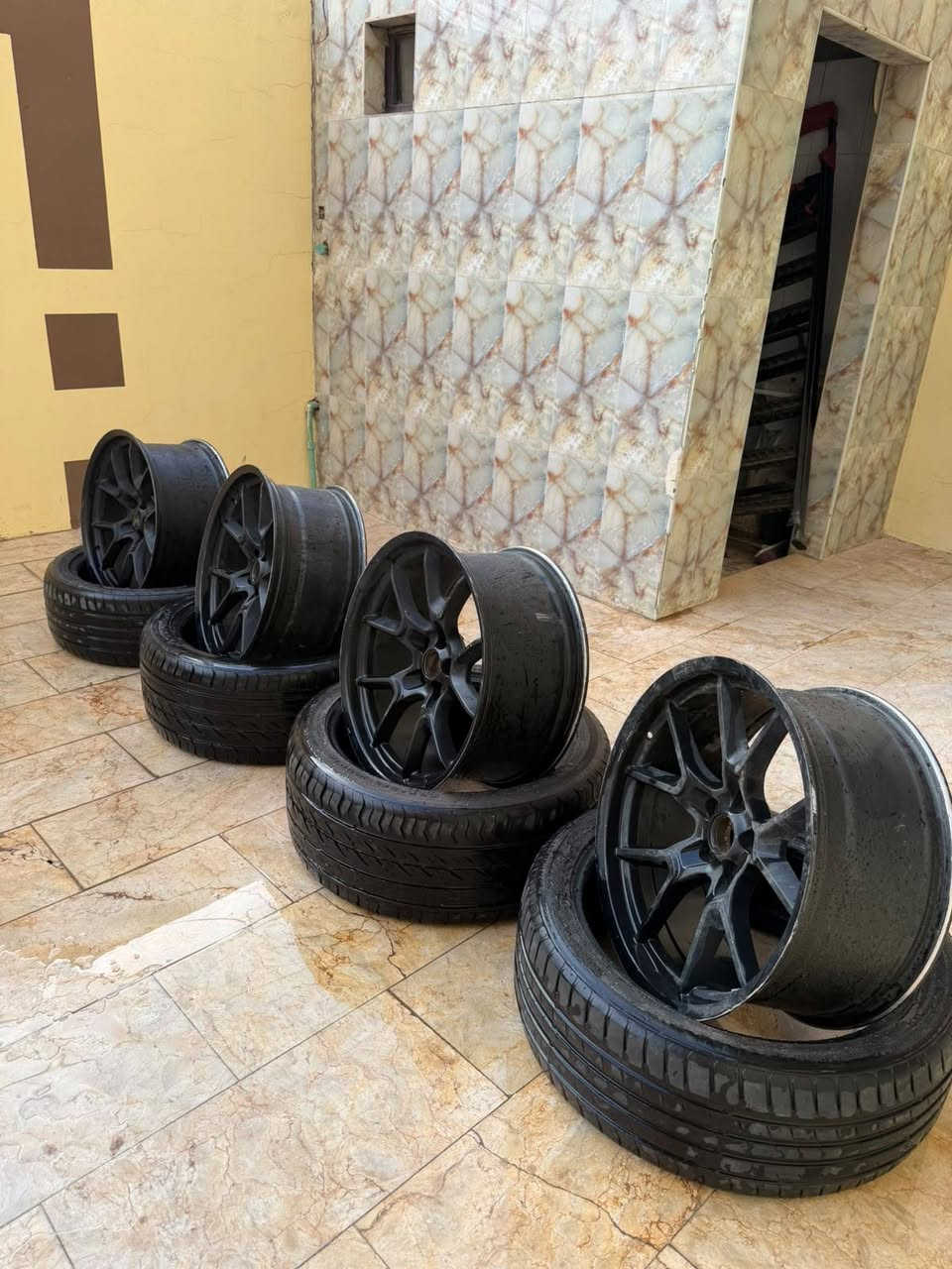٤ تايرات • ٤ ويلات