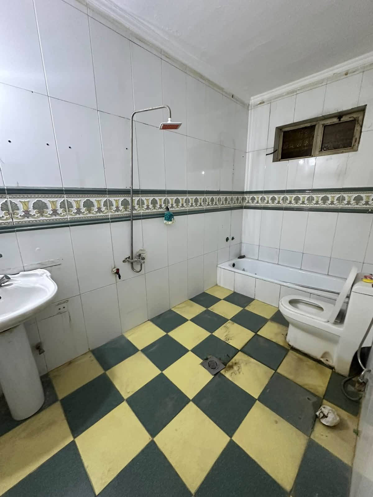 🏡 للإيجار في السيدية 🏡
✨ عقار سكني بمساحة 320م²

✨ نظيف جداً وموقع مميز

يتكون العقار من:

🔹 5 غرف نوم

🔹 مطبخ

🔹 صالة وهول

🔹 3 خدمات صحية

🔹 كراج

🔹 حديقة 🌿

للاسـتفسـار الاتـصال علـى الارقـام التـاليه  او زيـاره مكـتب عبدالله الرفيـعي السيـديه_شارع الضـباط_ مقابل مجـمع لحـوم جويـلي 

#مكتب-عبدالله-الرفيعي

***********

***********

***********

━━━━━━━━━━━━━━━

#بيت #عقارات #منزل #بيع #وساطة_عقارية

#شركة #سيدية #بغداد #عراق

#عقارات_السيدية

#عقارات_الكرخ #ايجار_تجاري

#بنايات_سكنية

#عقارات_القادسية #عقارات_اليرموك #عقارات_المنصور

#عقارات_الحارثية #عقارات_الكاظمية #عقارات_الاعظمية

#عقارات_العطيفية #عقارات_حي_الجامعة
