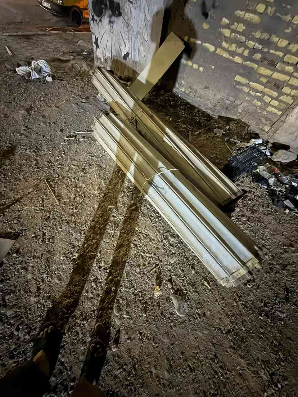 كبنكات 2 وفاترينات ورفوف مالتهم جام للبيع
***********
