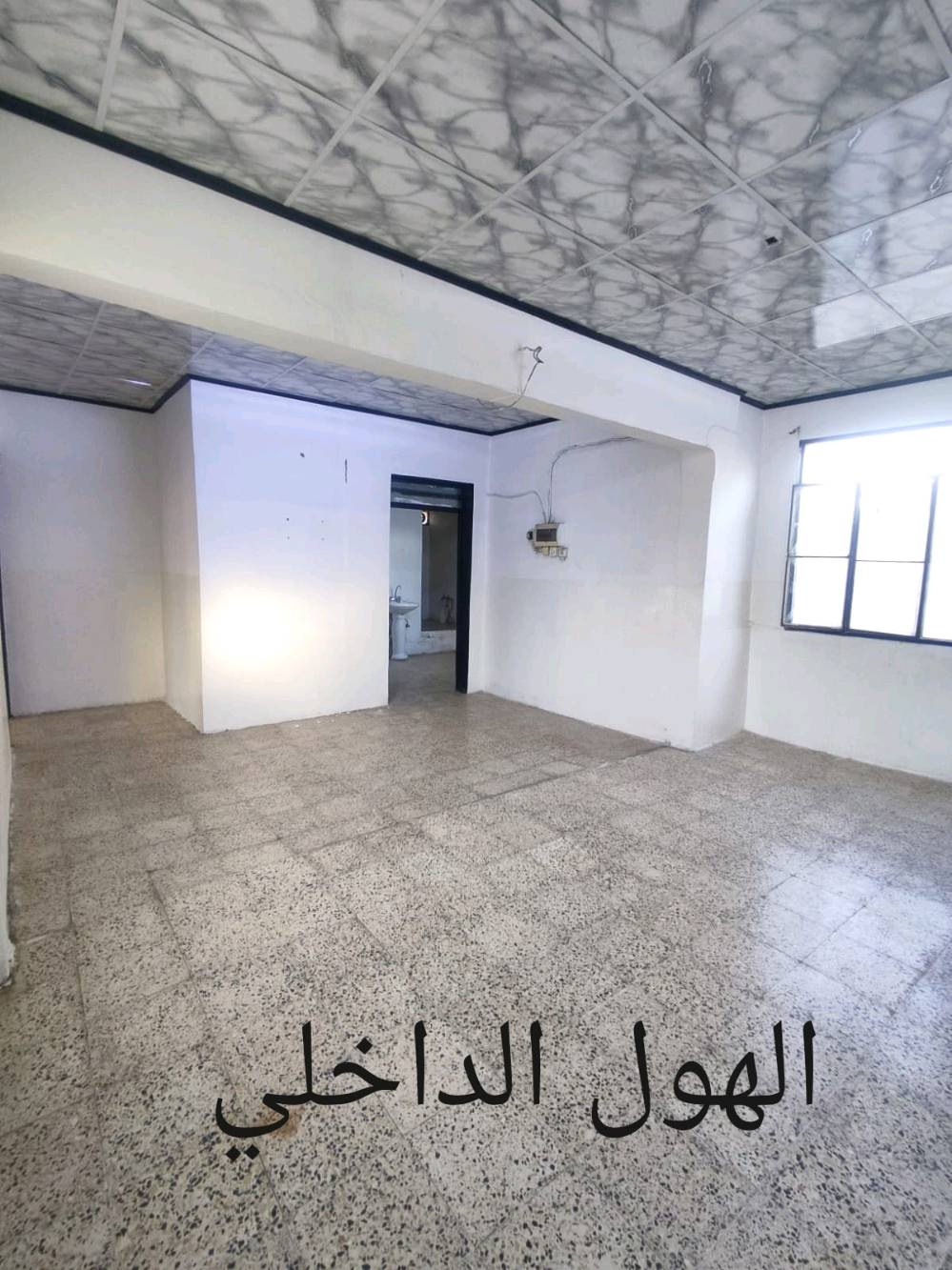 السلام عليكم
يوجد شقة للايجار طابق ثاني في حي العربي قرب جامع الشهيد حسن تحتوي على 

غرفتين 5/4 

هول 5/4 

مع سقوف ثانوي 

ونظيفة جداً 

مطبخ و مشتملات 

كراج سيارة 

ومعزوله عزل تام 

للاستفسار الاتصال على الرقم 

***********